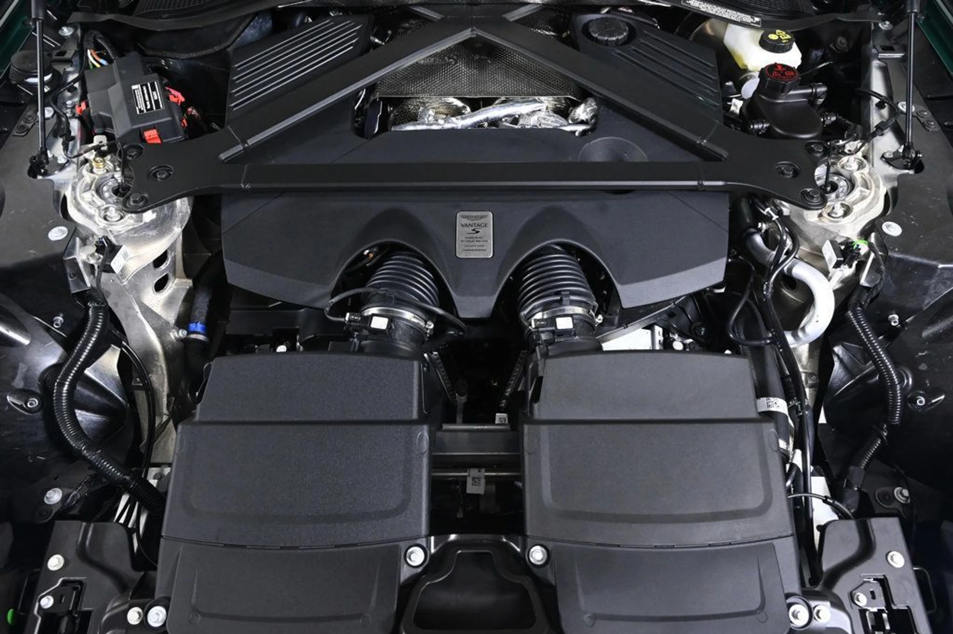 mph024_759172355_new_2026_aston_martin_vantage_scoupe_11350_22964227_24_1024_0ffb2ad1df