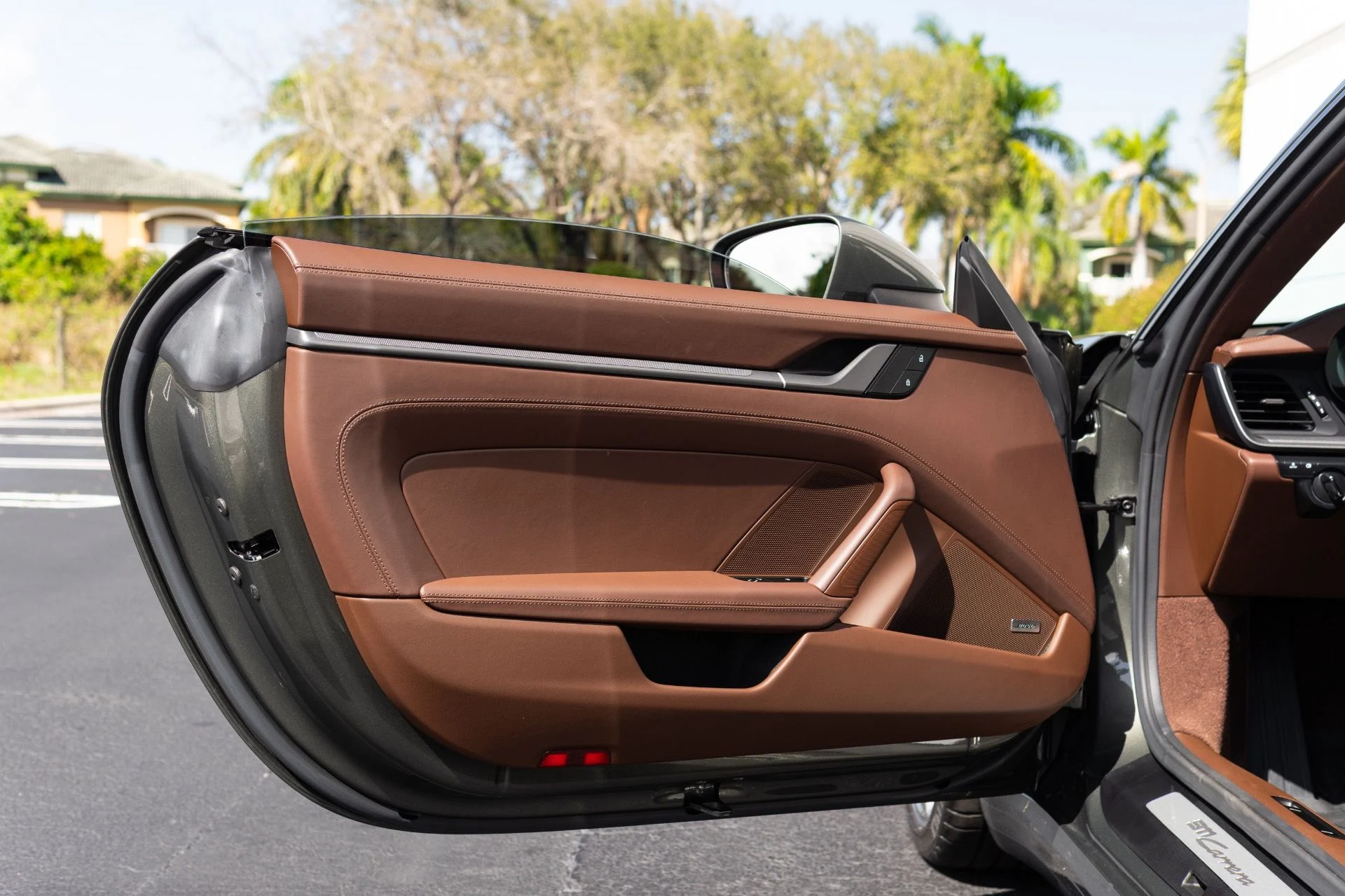 mph024_772601817_Used_2024_Porsche_911_Carrera_1772817623_3047b90f98