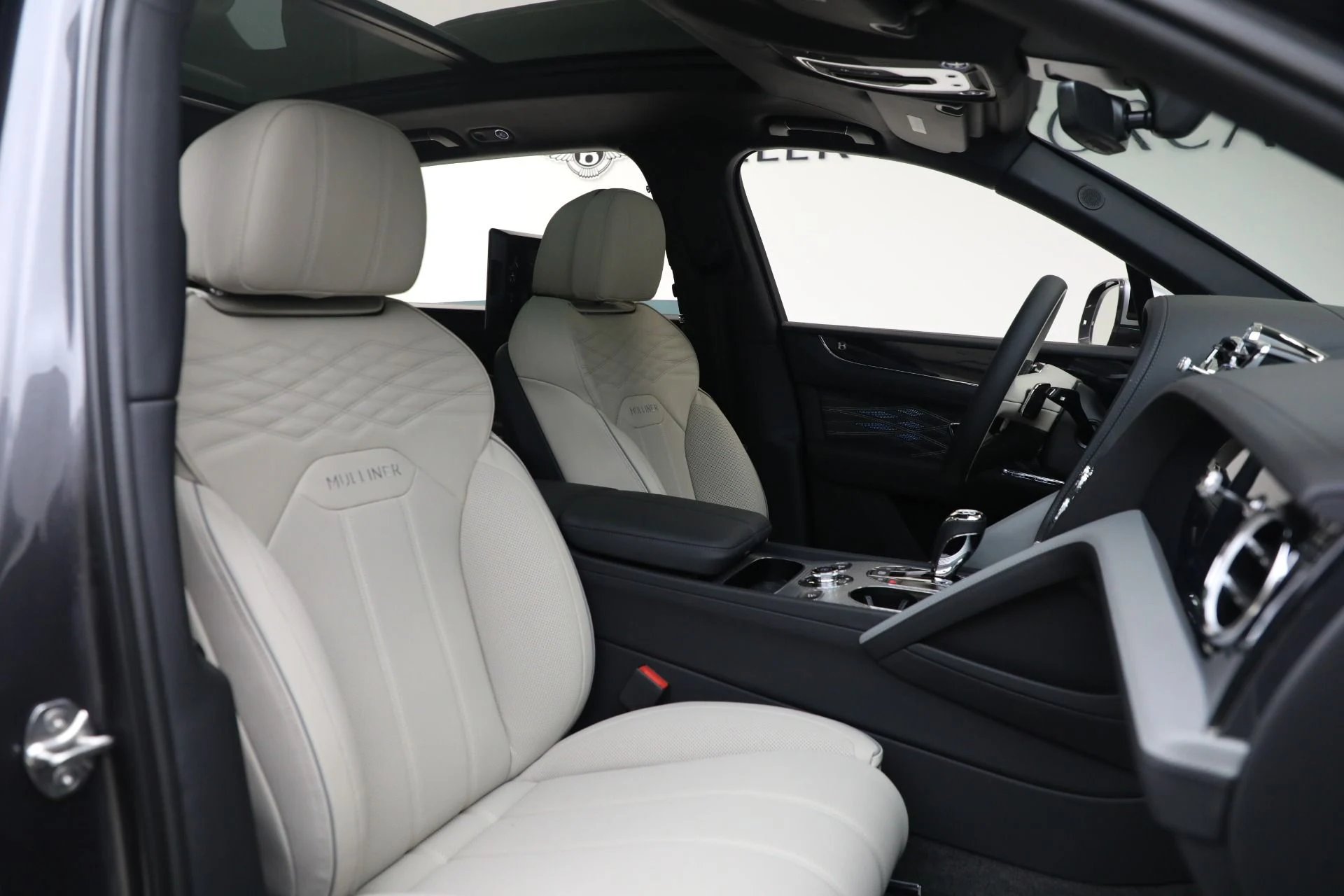 mph024_776515688_New_2025_Bentley_Bentayga_EWB_Mulliner_V8_836e8502d8