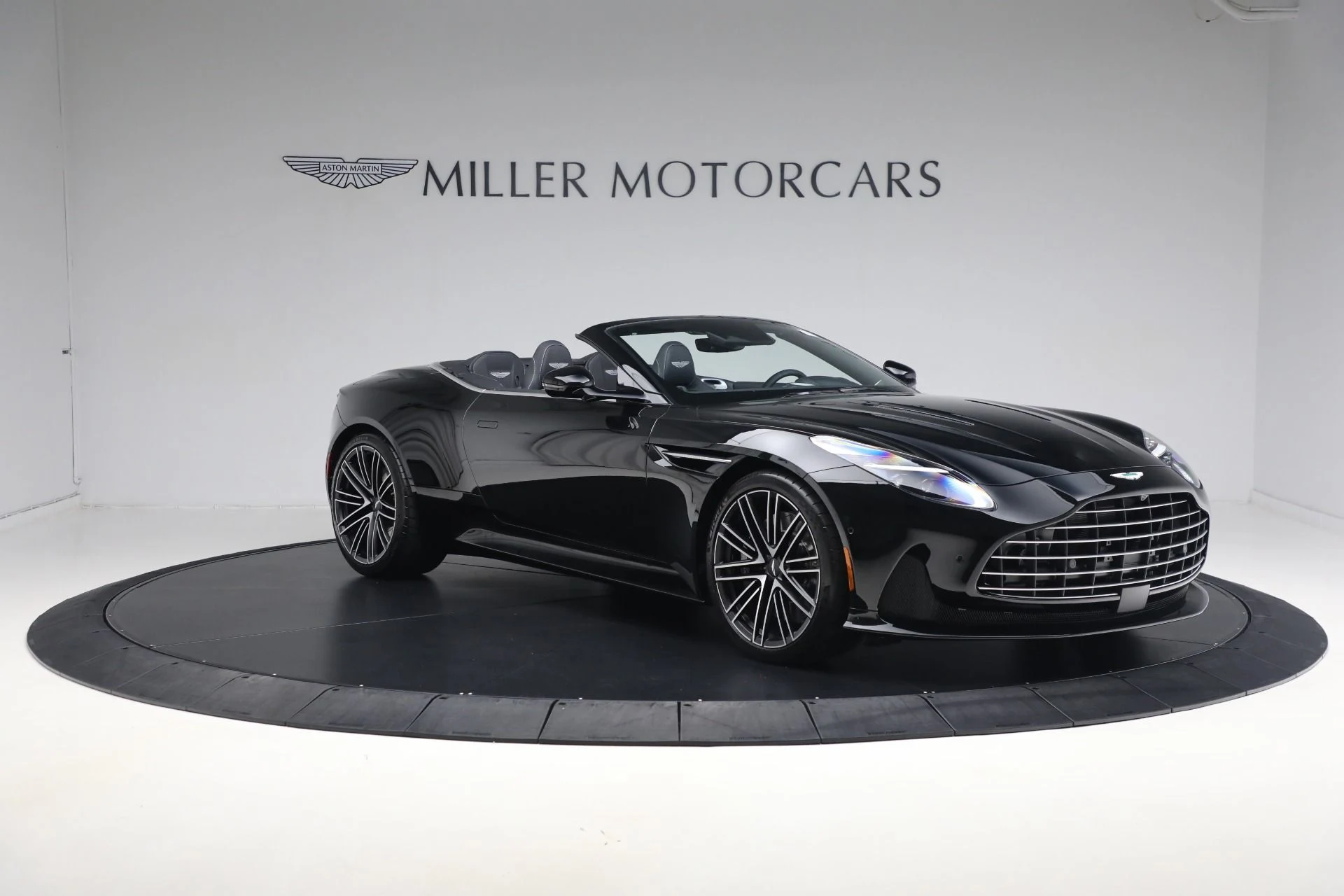 mph024_778162295_New_2025_Aston_Martin_DB_12_Volante_d17dde4bda