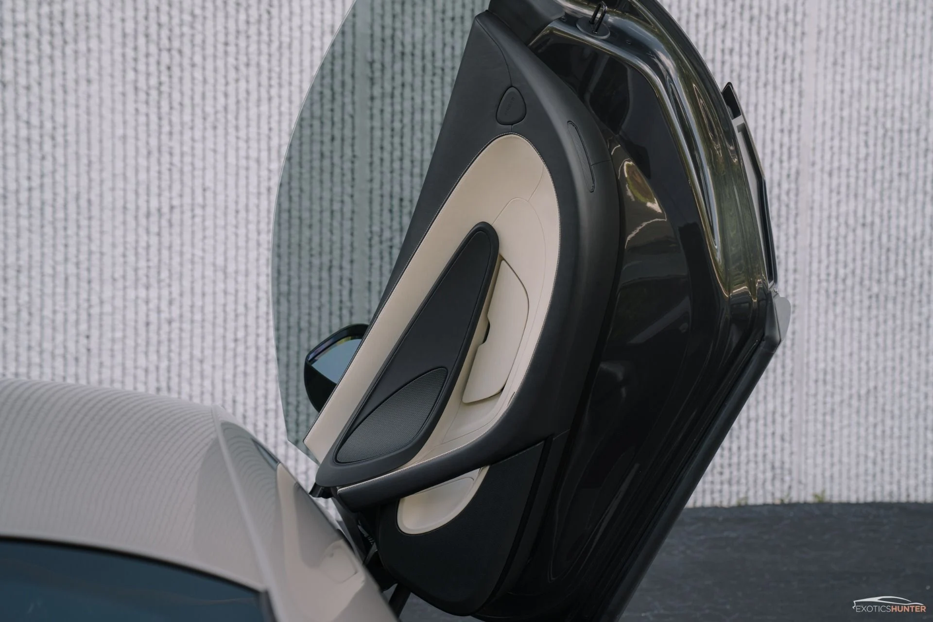 mph024_77915739_Used_2016_Mc_Laren_570_S_in_Blade_Silver_w_Exterior_Carbon_1761343757_517b910a34