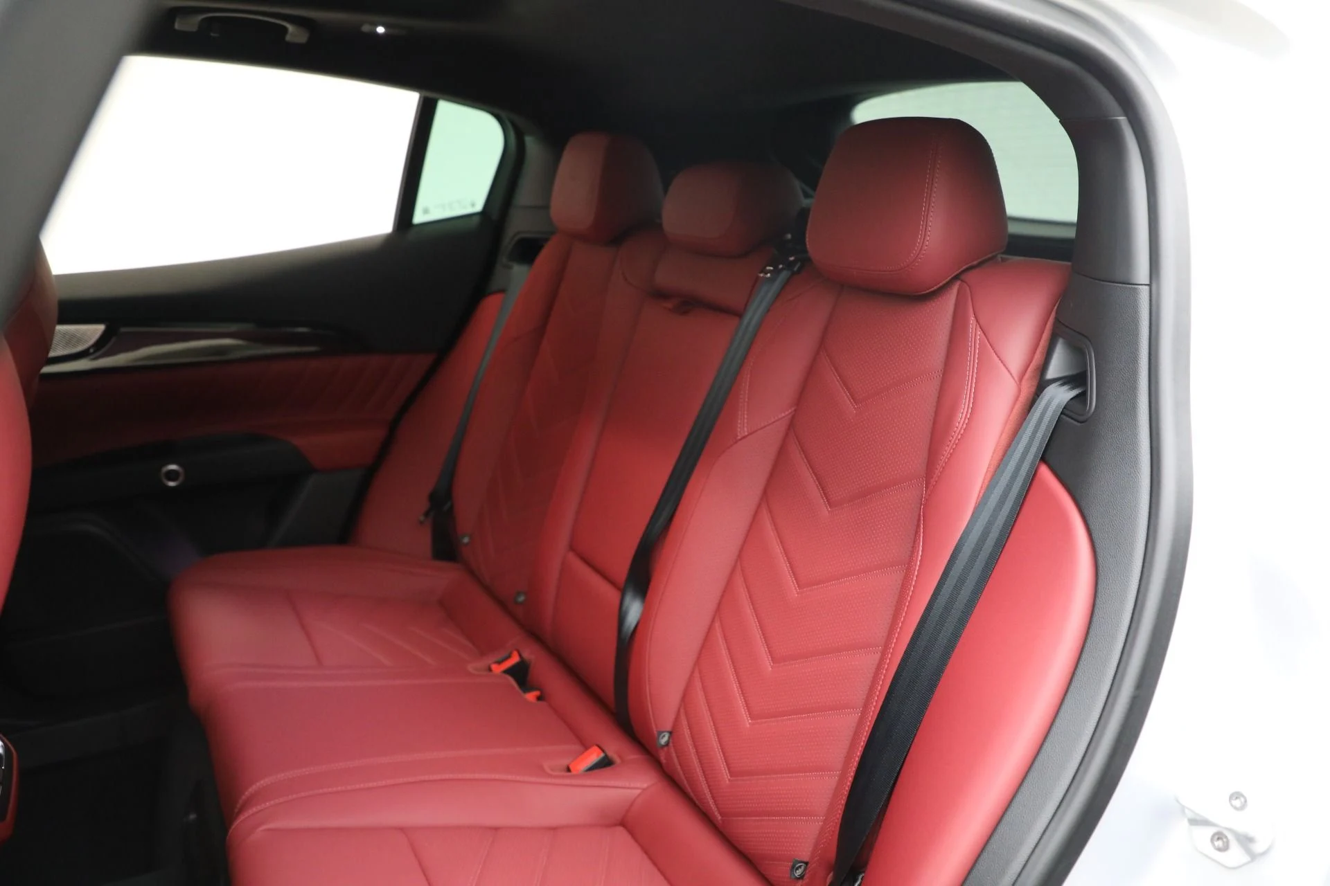 mph024_782666654_New_2025_Maserati_Grecale_Modena_1759768346_33cab10129