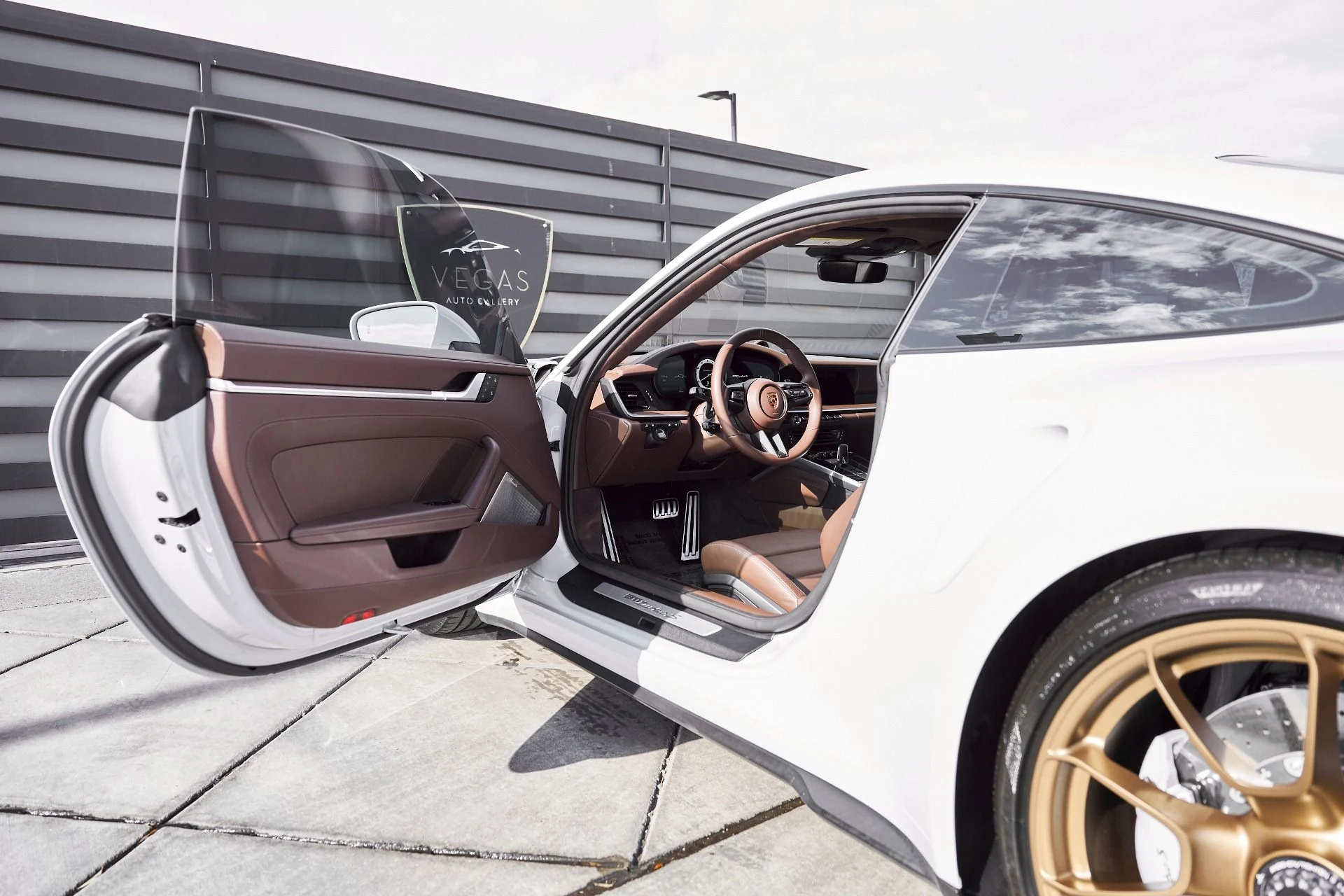 mph024_784427012_Used_2024_Porsche_911_Turbo_S_1767838710_72e6bfef25