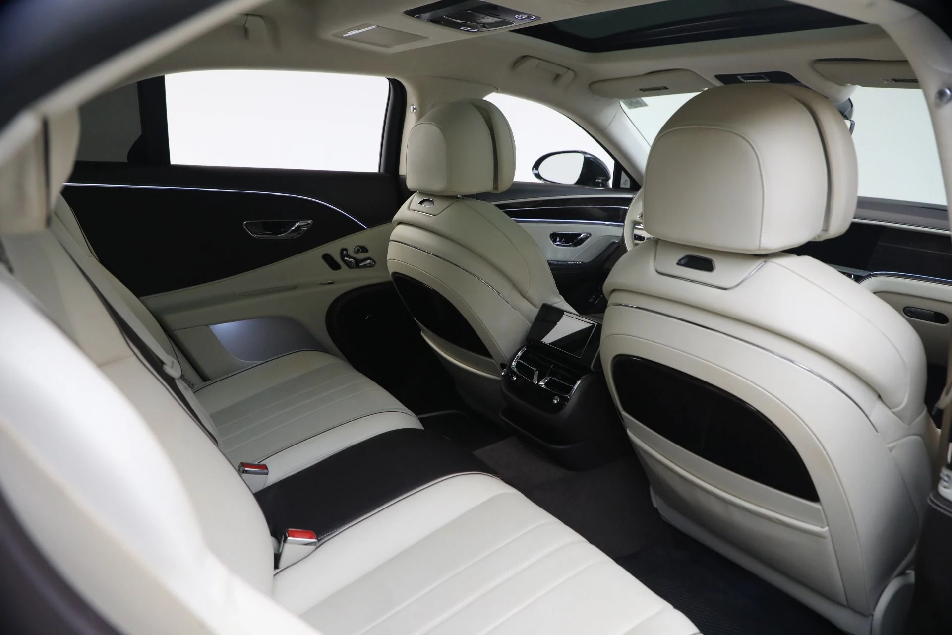 mph024_786393991_Used_2023_Bentley_Flying_Spur_Hybrid_1770396023_e5f68e9ef2