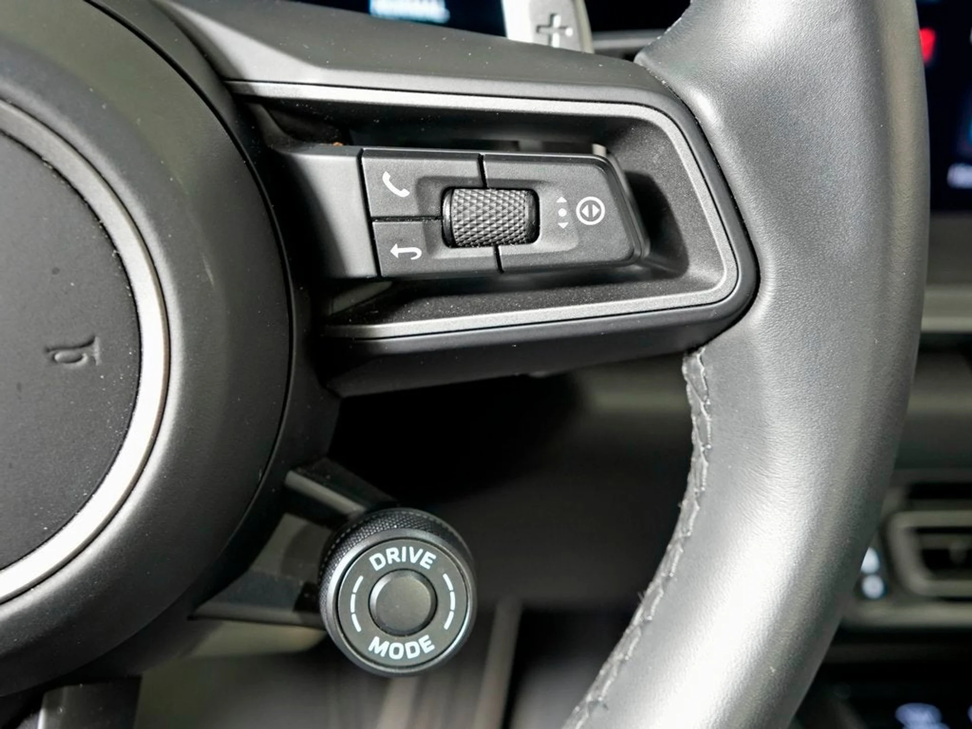 mph024_791219022_25_7da4c8d2eb