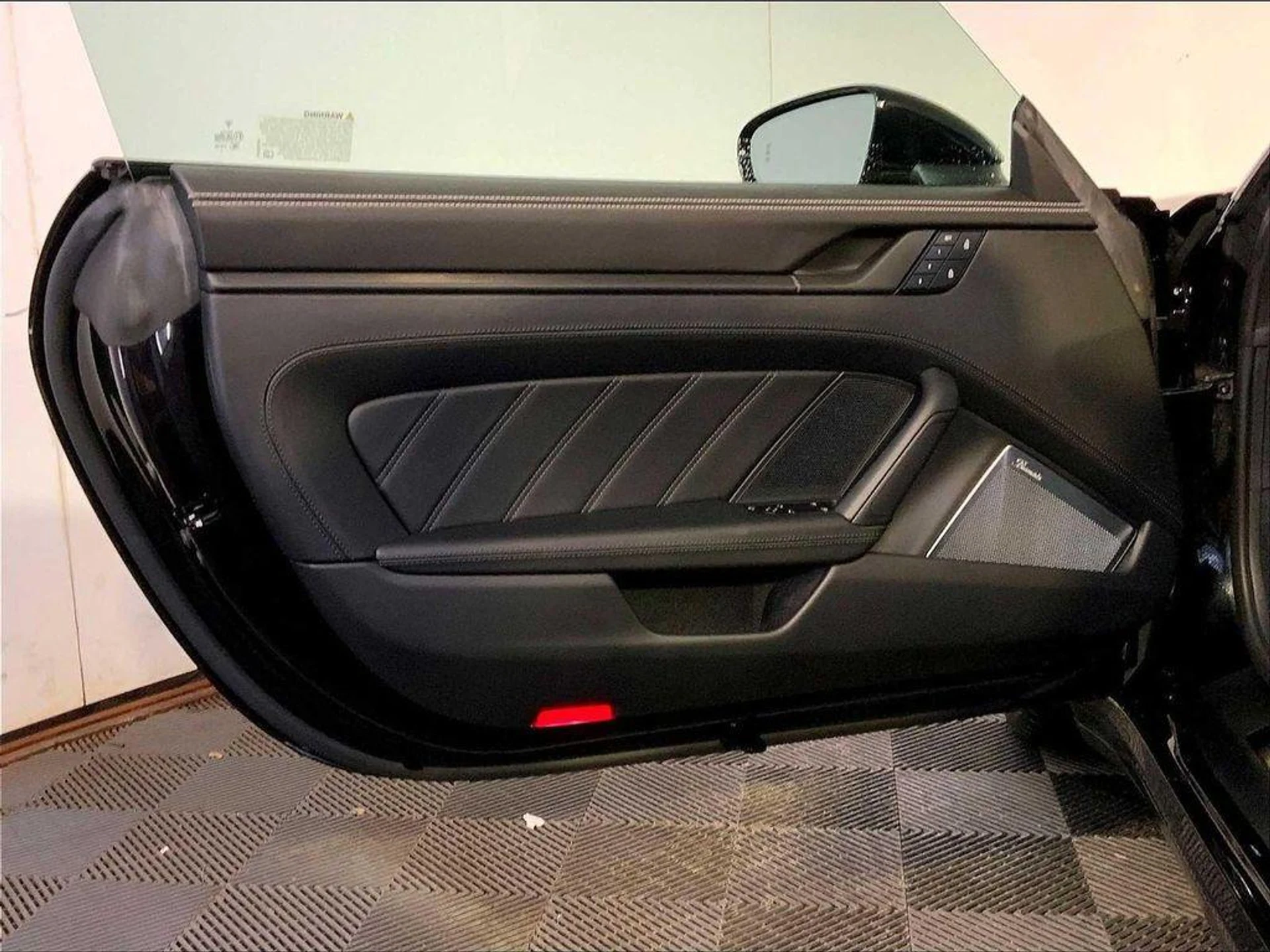 mph024_797050505_Nvt_Gr_WL_3fy_Yc_SO_5_Z_Is_Uw_R_Kkd_Fas_664a47e279