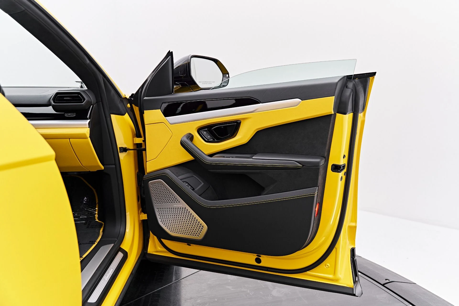 mph024_806294076_Used_2025_Lamborghini_Urus_SE_1788049880_edce4e1f8f