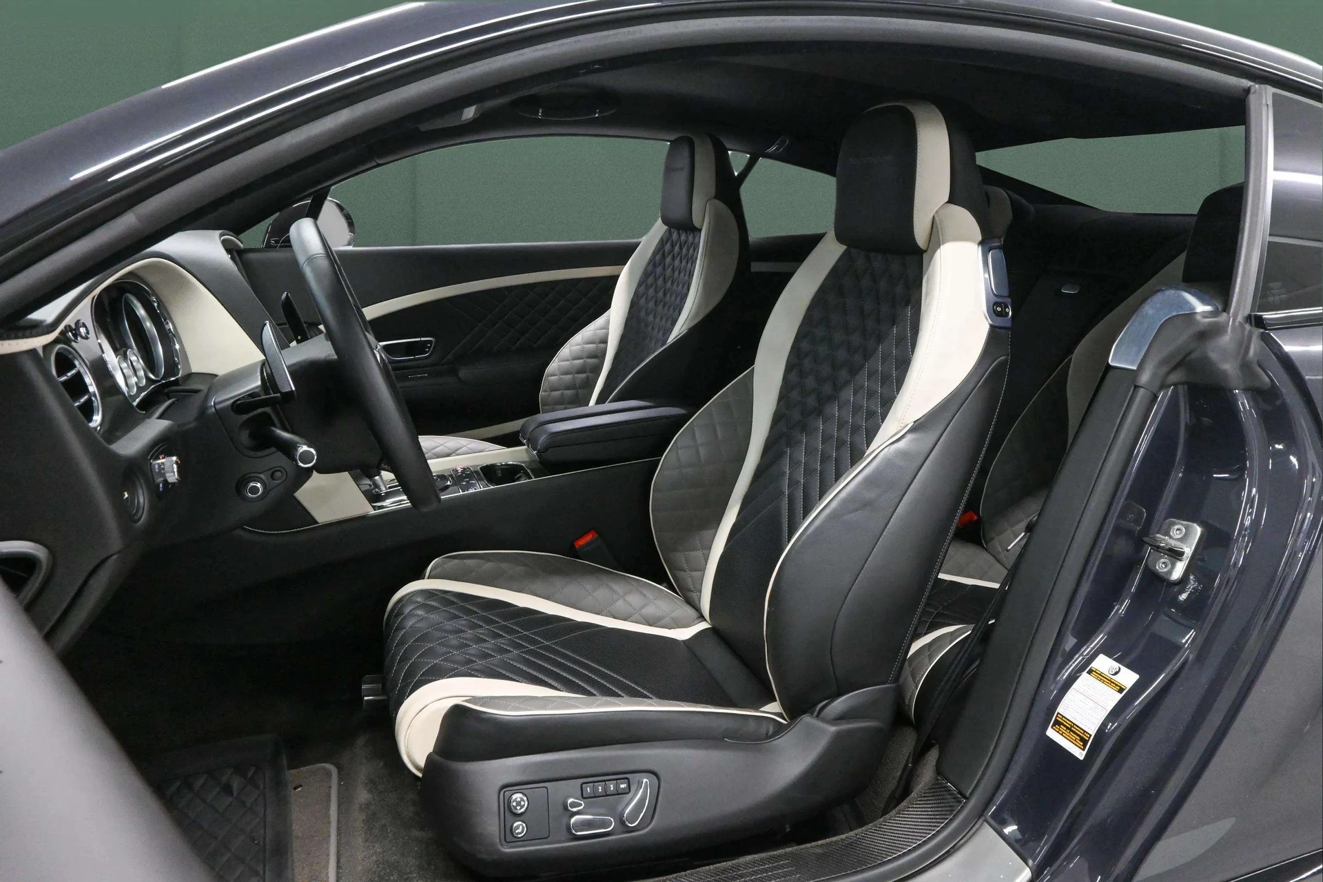 mph024_807578462_61a9823d_b053_42b7_b92f_772da8f9396d_448de6c537