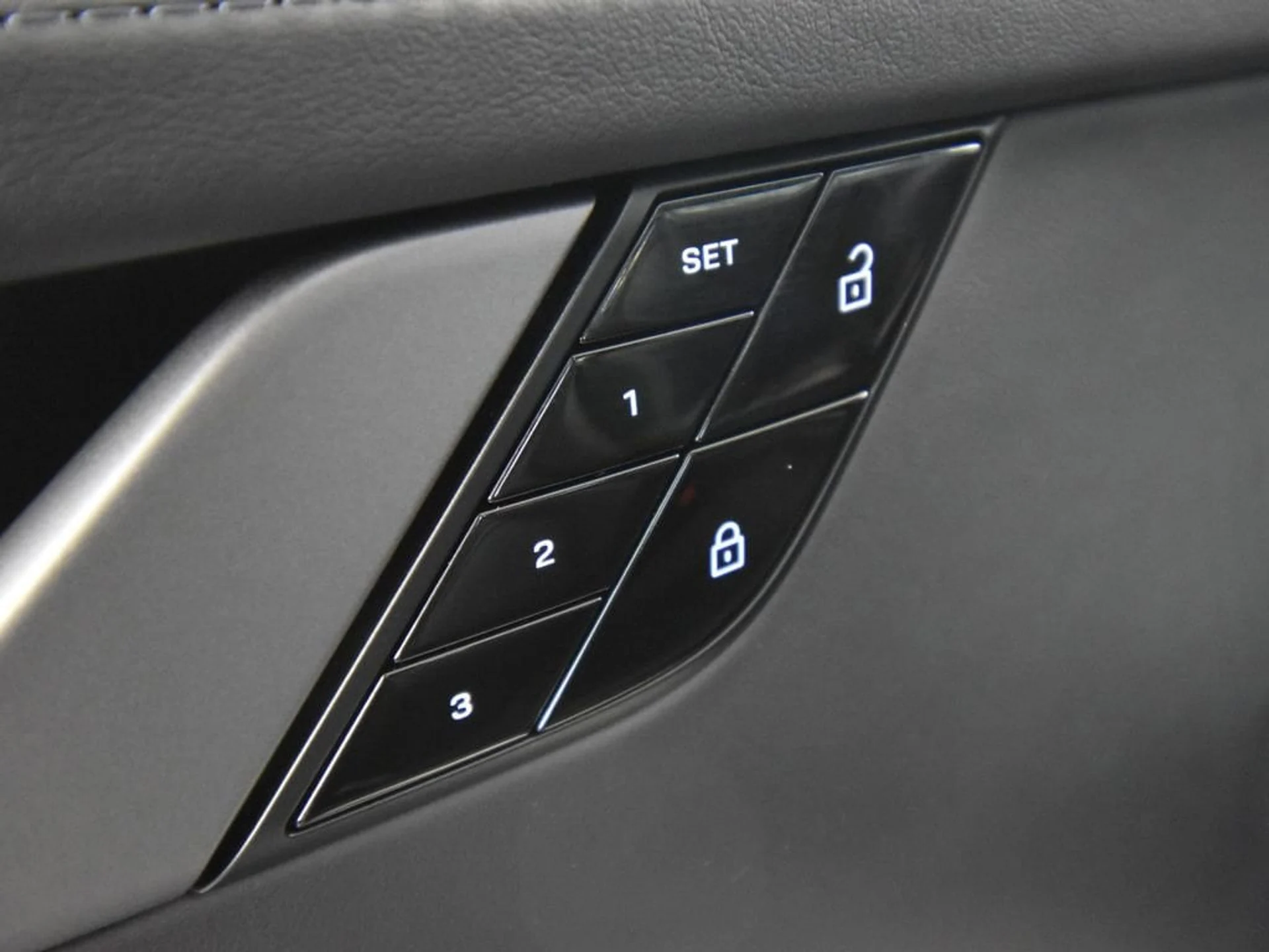 mph024_811474968_2b95a340e19d7c26a87b94313998fce6x_8dd744b218