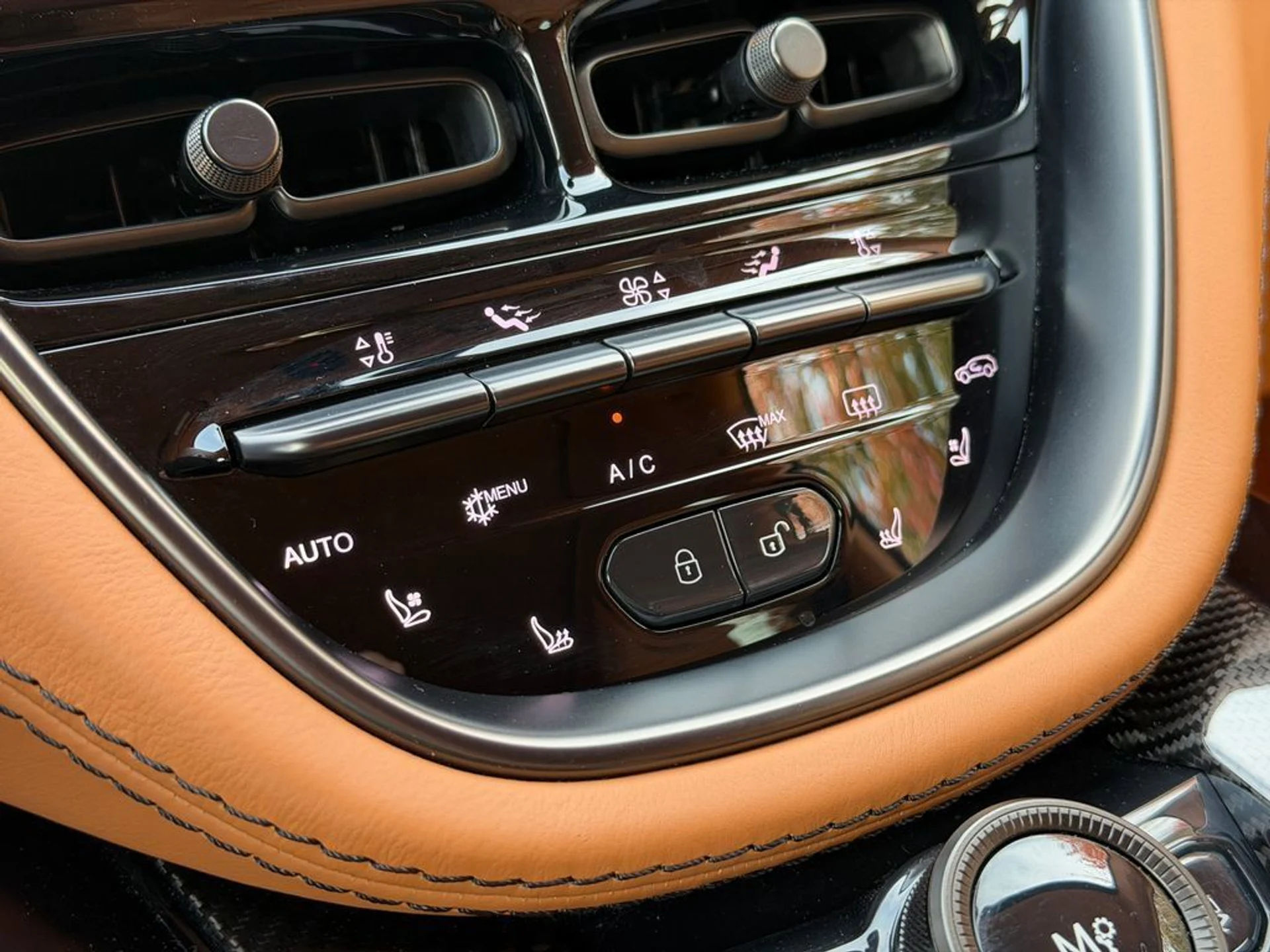 mph024_816511855_eb81b178fd904c22912fa5efecbe412b_e3065c3807