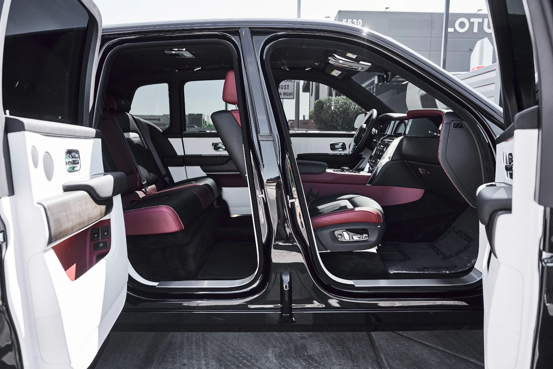 mph024_836225846_Used_2026_Rolls_Royce_Cullinan_1774544481_a96f917252