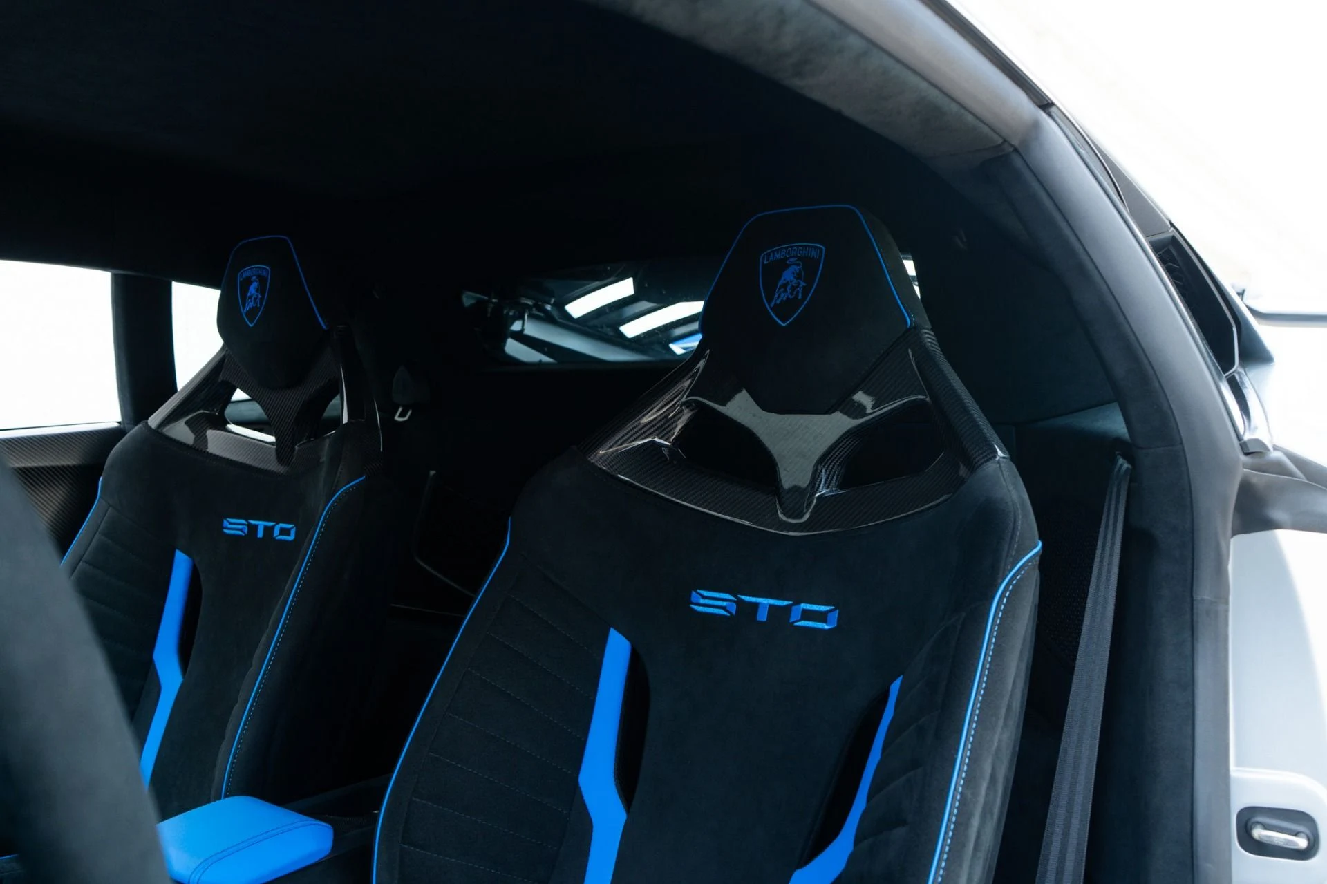 mph024_84336083_Used_2023_Lamborghini_Huracan_STO_1760737861_6225485383