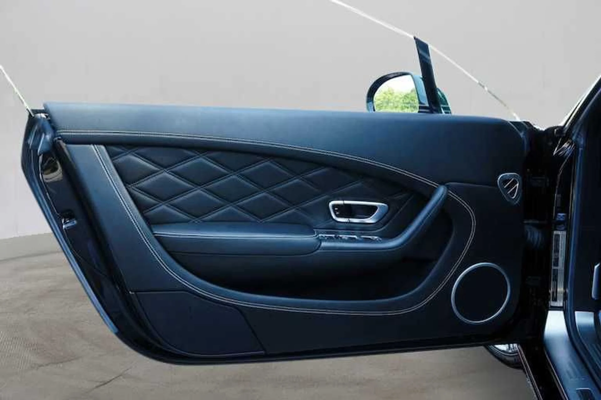 mph024_851357503_293a95b9925d535f132143ecec99f7dcx_4eeeb385b6