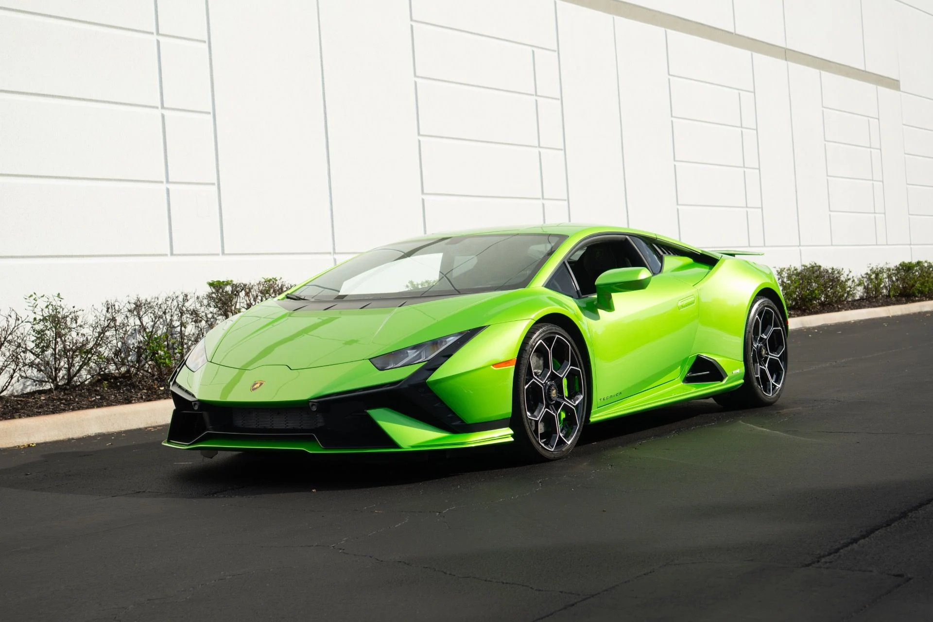 mph024_851384678_Used_2023_Lamborghini_Huracan_Tecnica_1761058582_f73a695b34