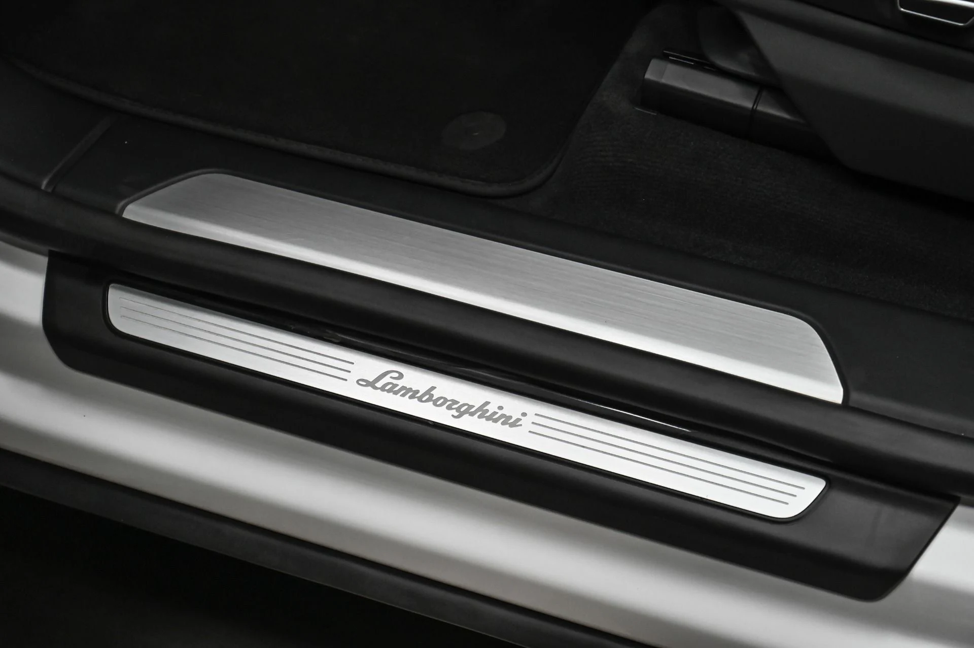 mph024_852089075_Used_2020_Lamborghini_Urus_1770313419_377128bfe4