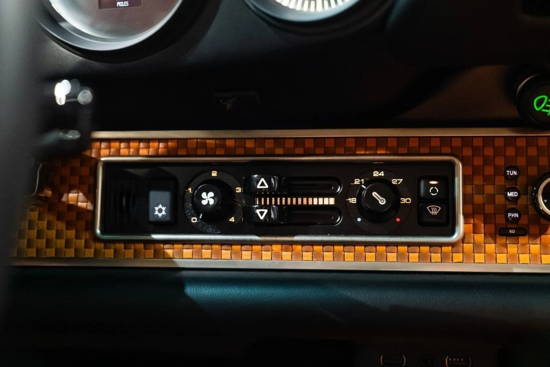 mph024_853241813_3daca10253bd995be4403f71a3f8c621_2818c5af6f