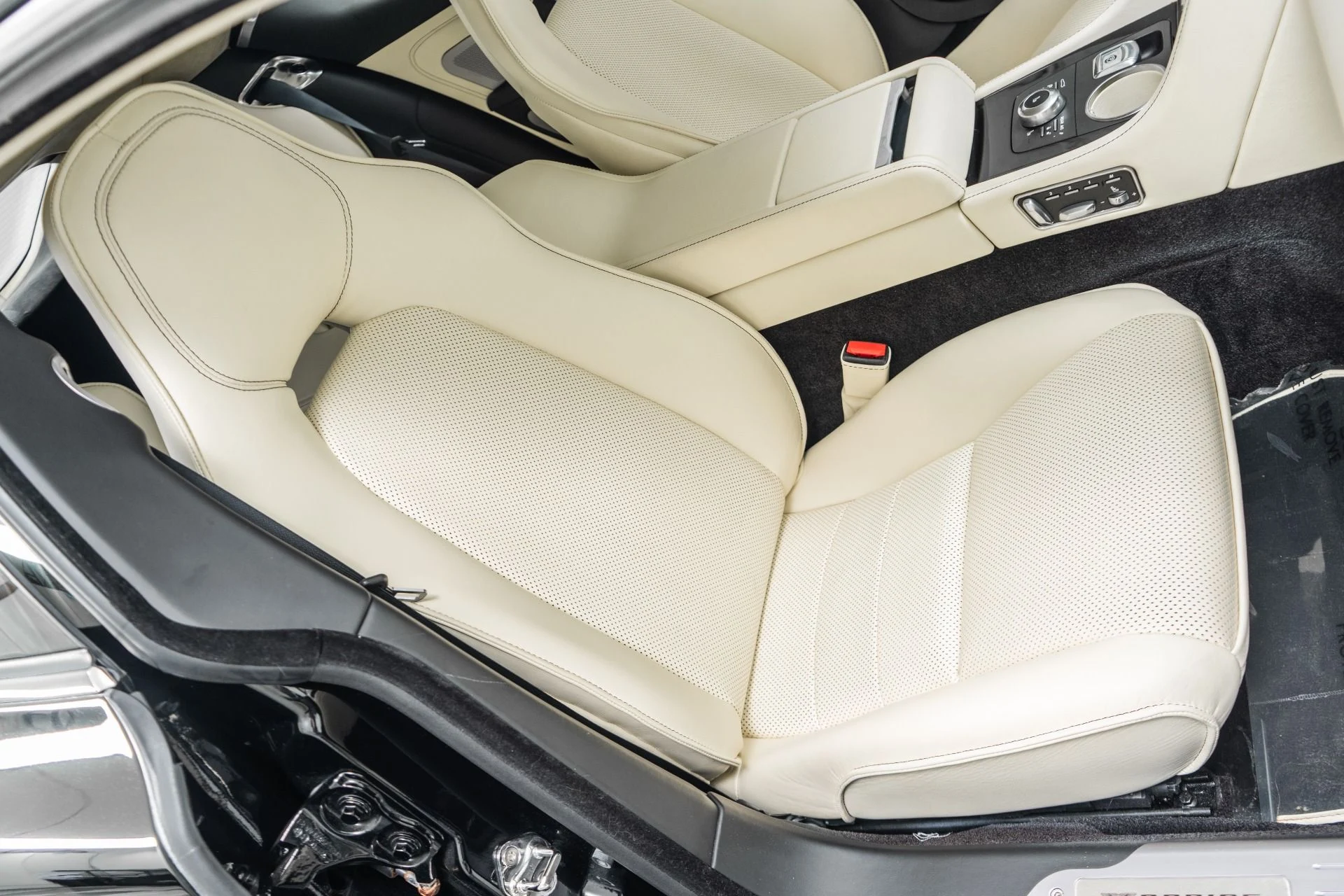 mph024_854088413_Used_2012_Aston_Martin_Rapide_V12_power_High_Contrast_Color_Combination_1781621426_b165a33822