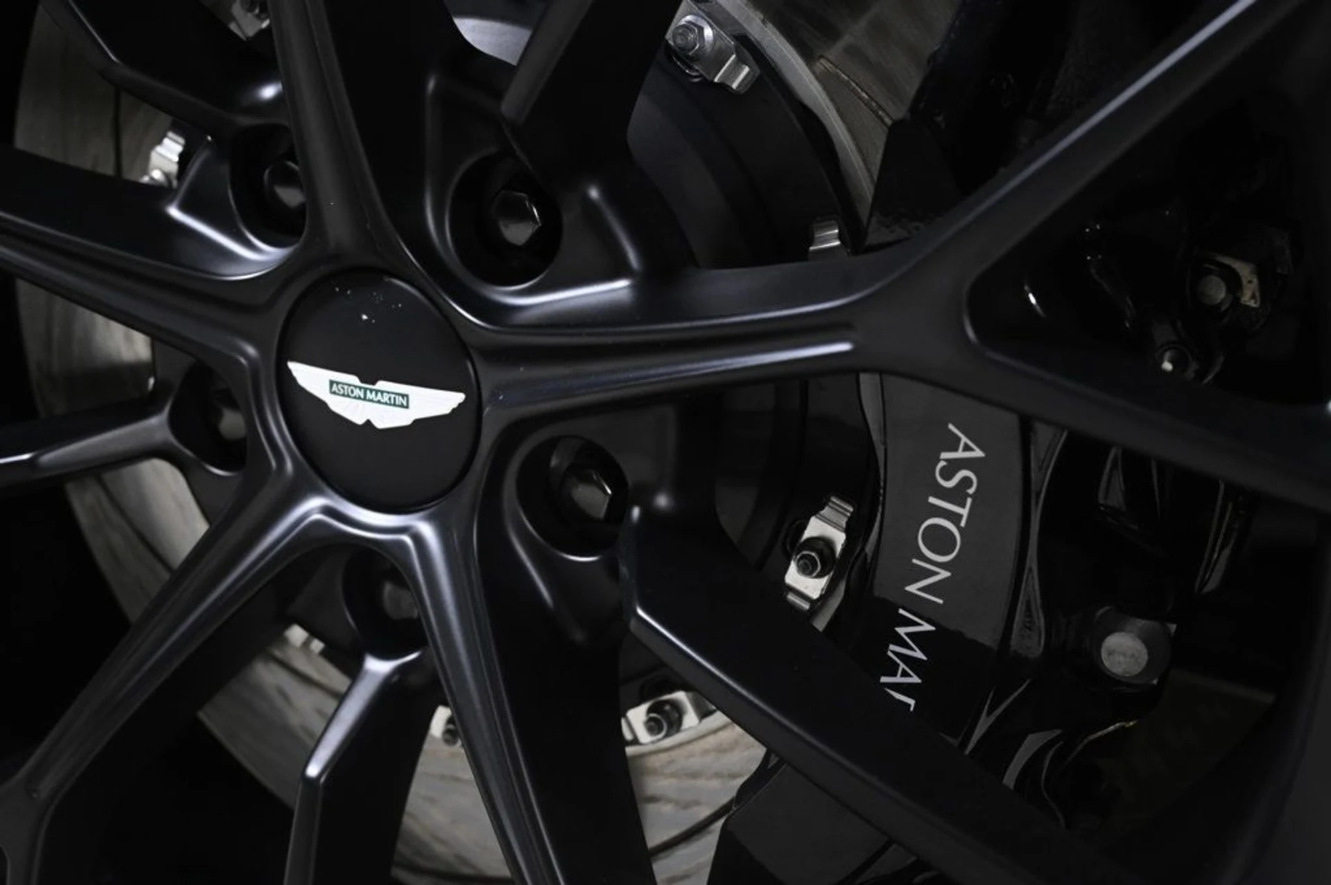 mph024_856187769_new_2026_aston_martin_vantage_roadster_11350_22950965_24_1024_c485ef037b