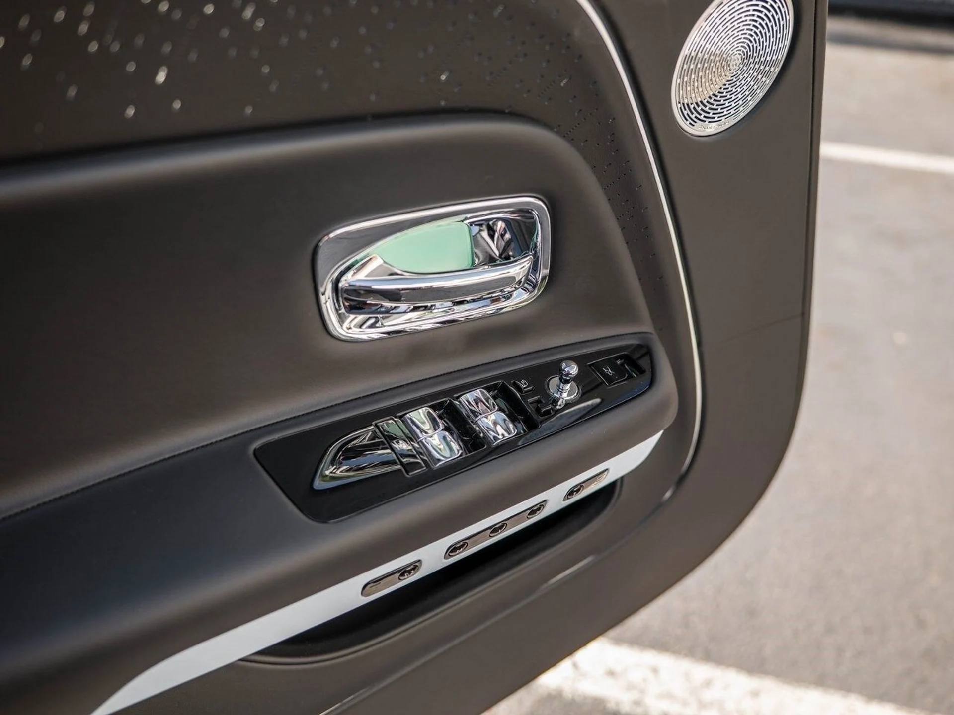 mph024_866940751_c3b79cb927ce07912132448c8e73f032x_17fc7851c1