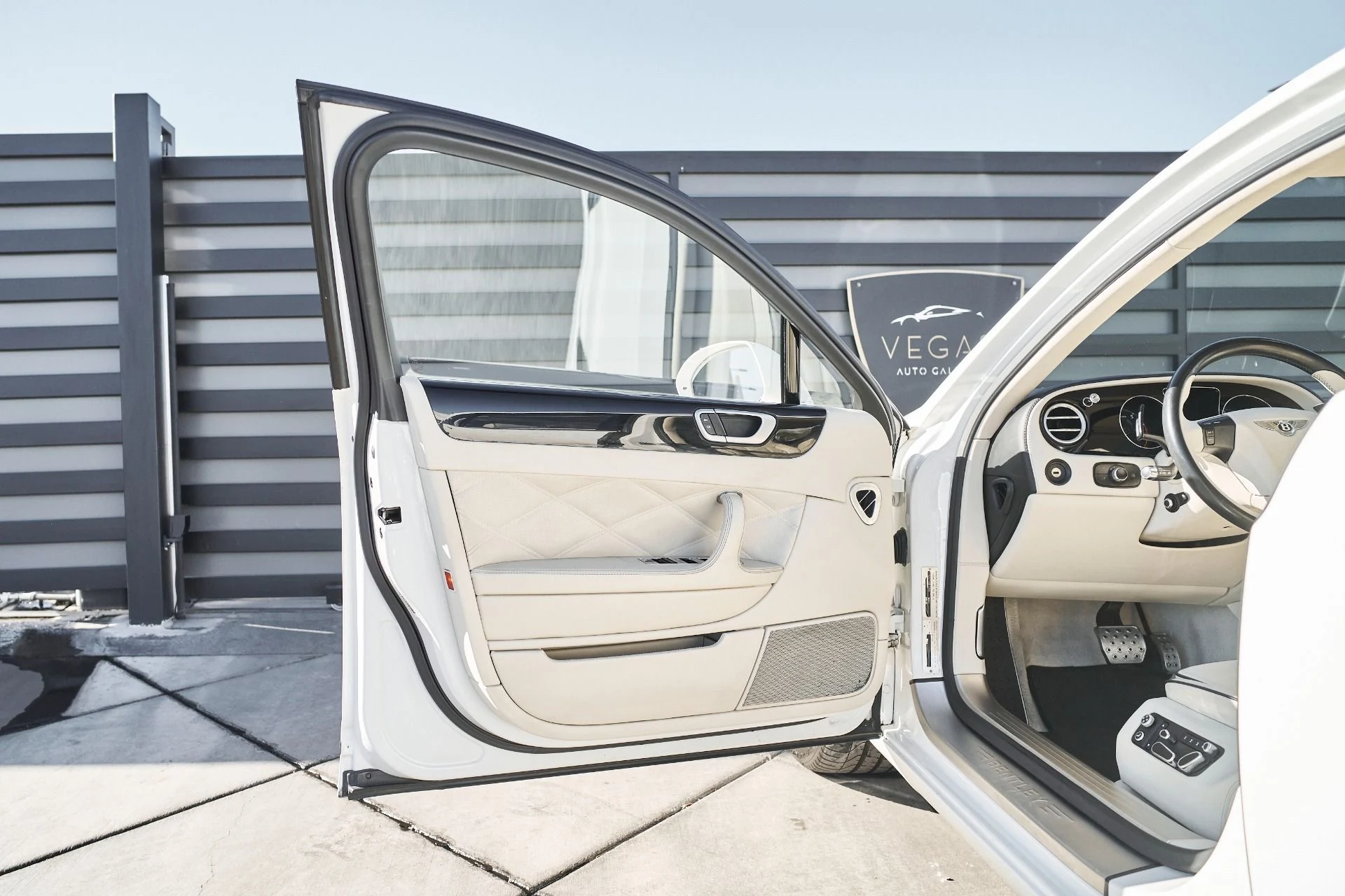 mph024_868087221_Used_2012_Bentley_Continental_Flying_Spur_1765853758_ac326f109d