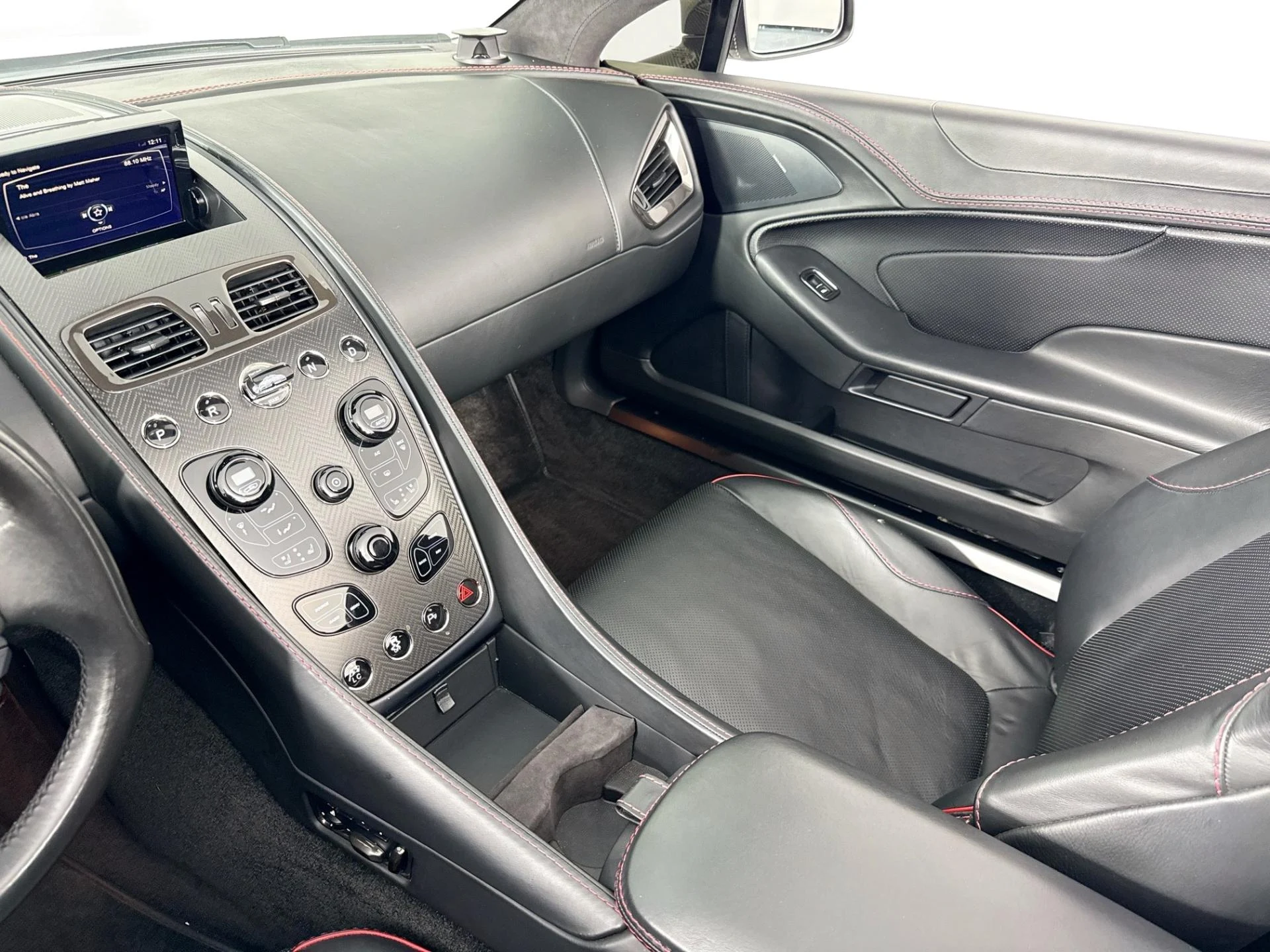 mph024_880985558_Used_2015_Aston_Martin_Vanquish_Volante_1782334094_fa8deca5e4