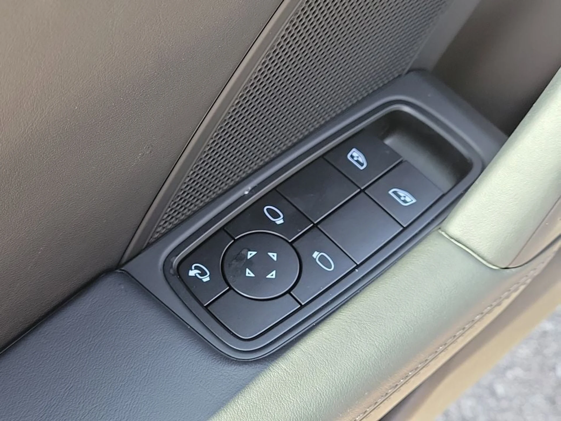 mph024_883686472_25_f616073be7