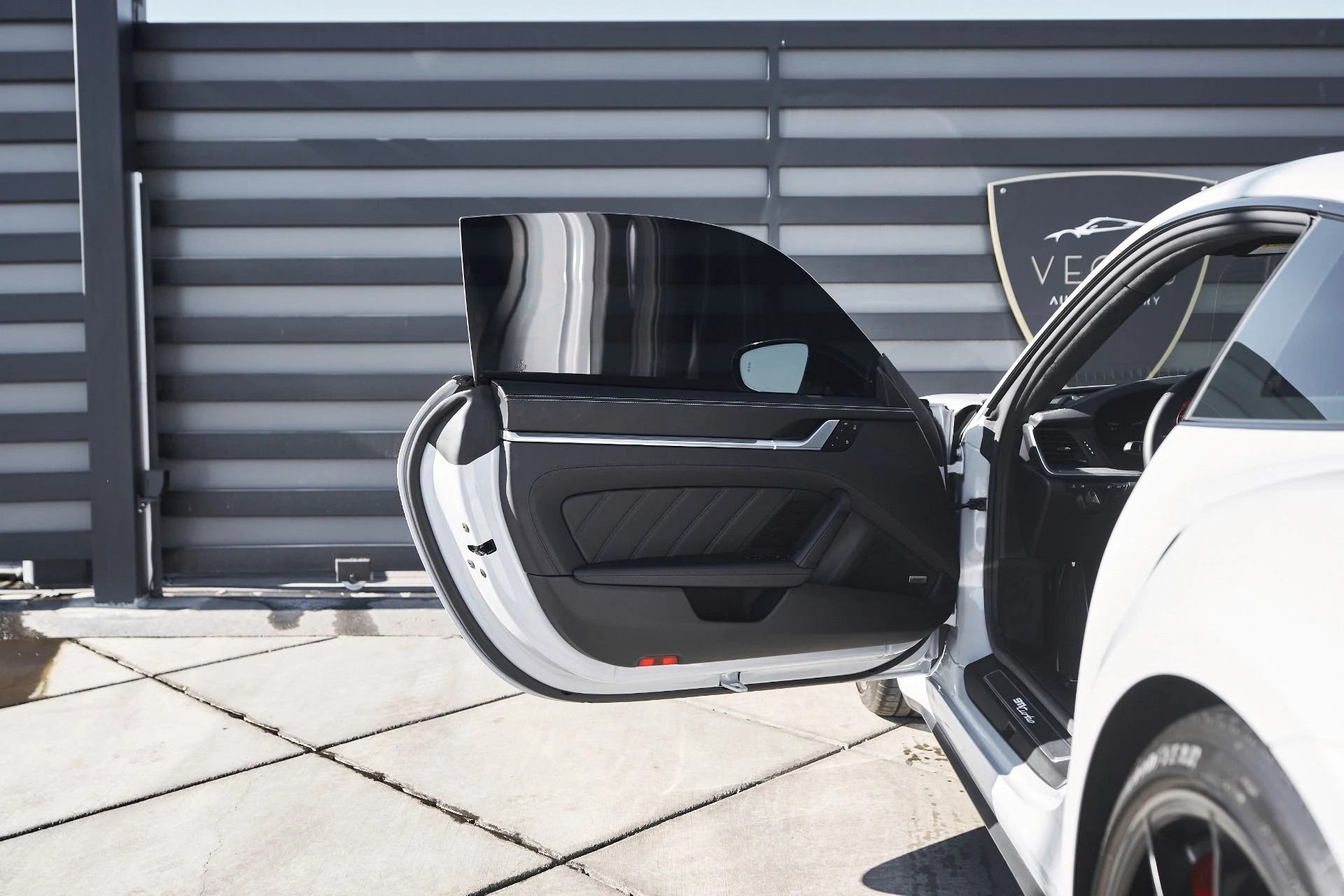 mph024_886989493_Used_2024_Porsche_911_Turbo_1765332423_688ec0f771