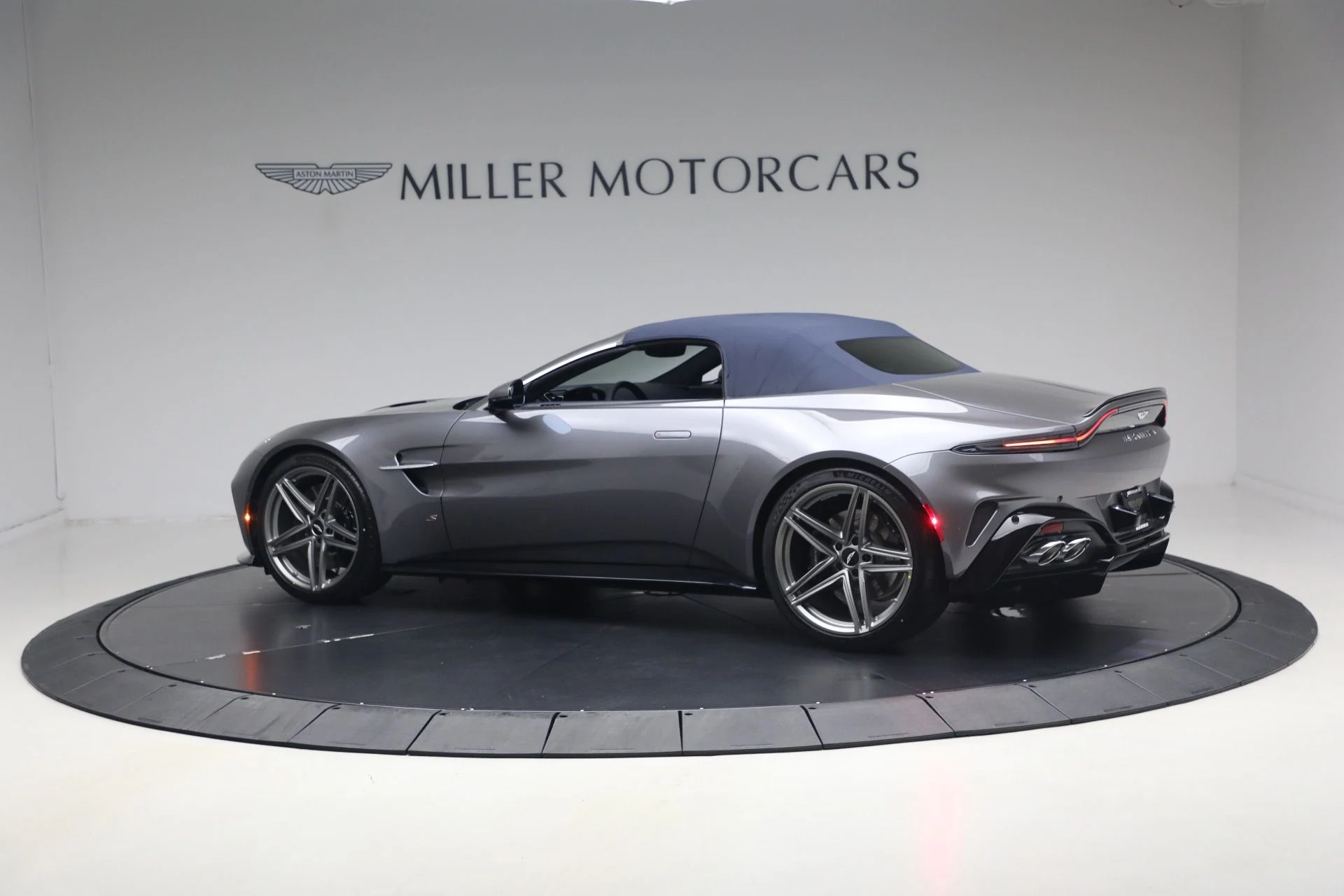 mph024_89921354_New_2026_Aston_Martin_Vantage_S_Roadster_1786132821_adf35e64bc