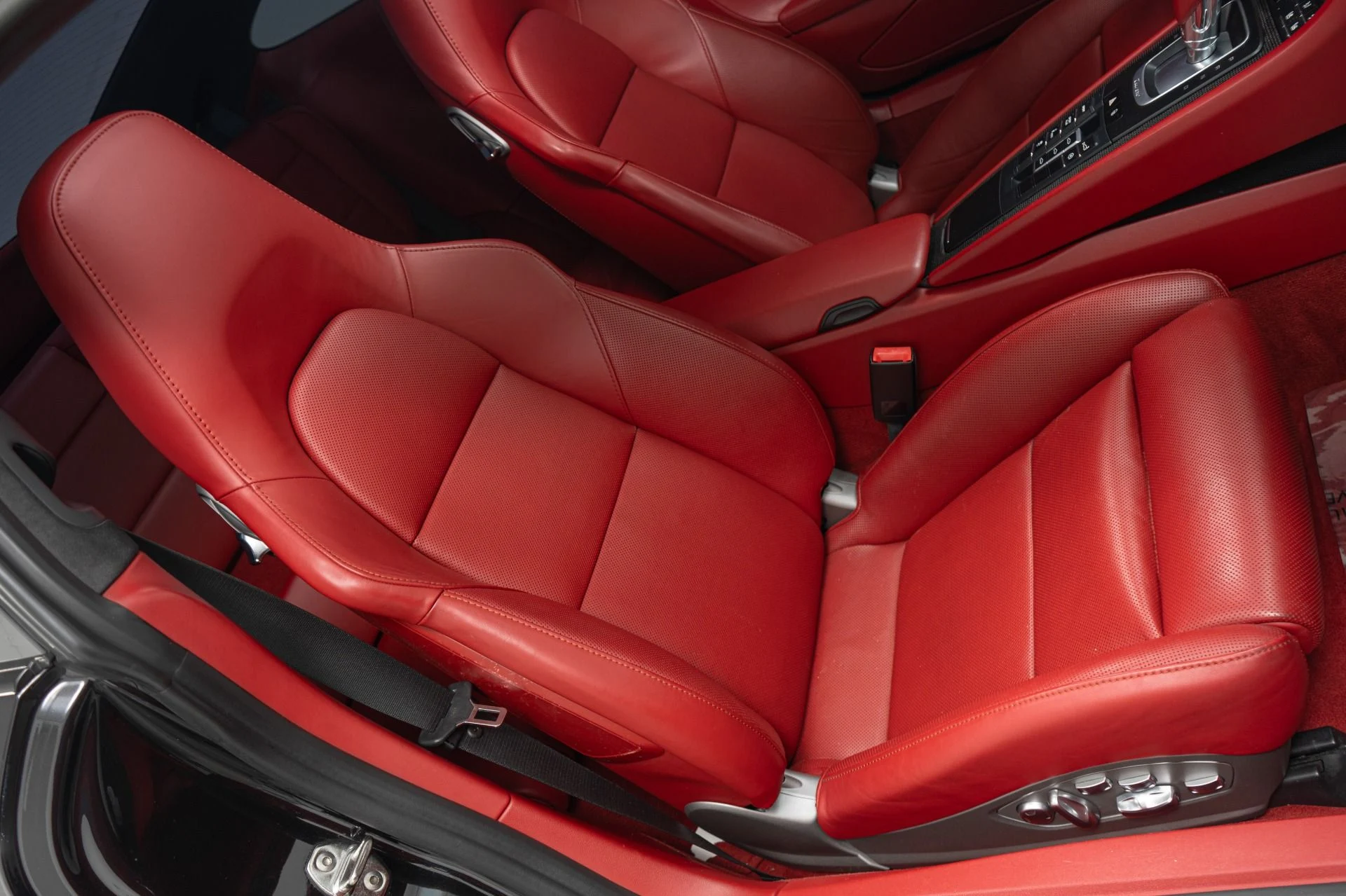 mph024_902723541_Used_2014_Porsche_911_Turbo_S_560_Horsepower_Natural_Leather_Heated_and_Ventilated_Seats_1776370502_676bec46f2