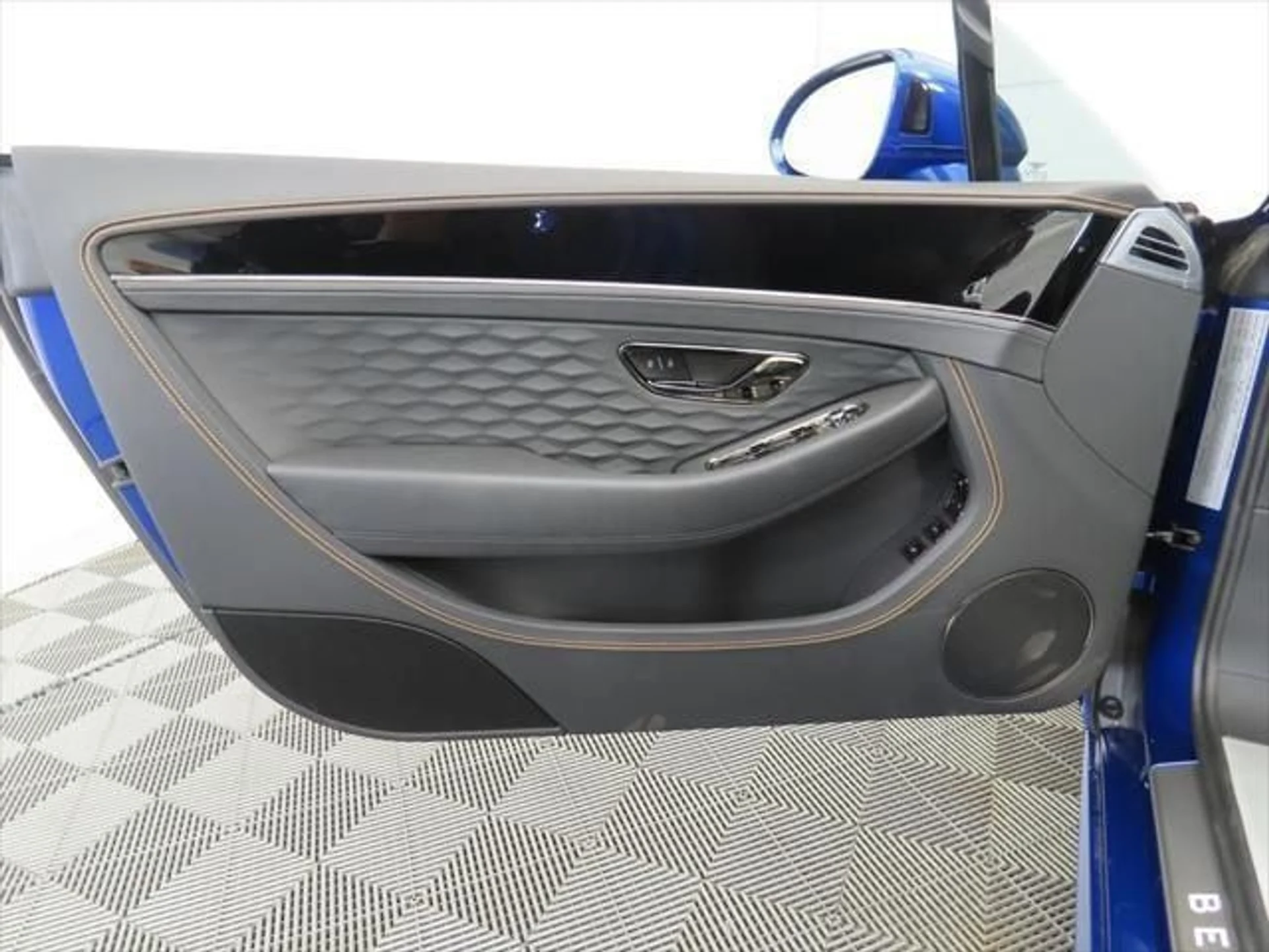 mph024_909345668_new_2025_bentley_continental_gtspeedconvertible_8119_22891450_25_640_54dfa5478a