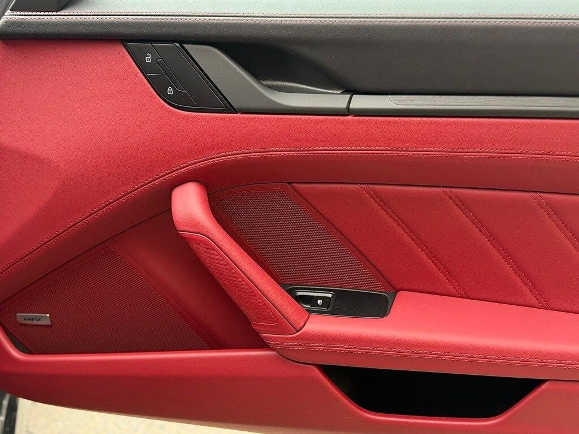 mph024_910075757_3e27a1dd9666f8c14eef06cb1f6df626x_082f9a1f96