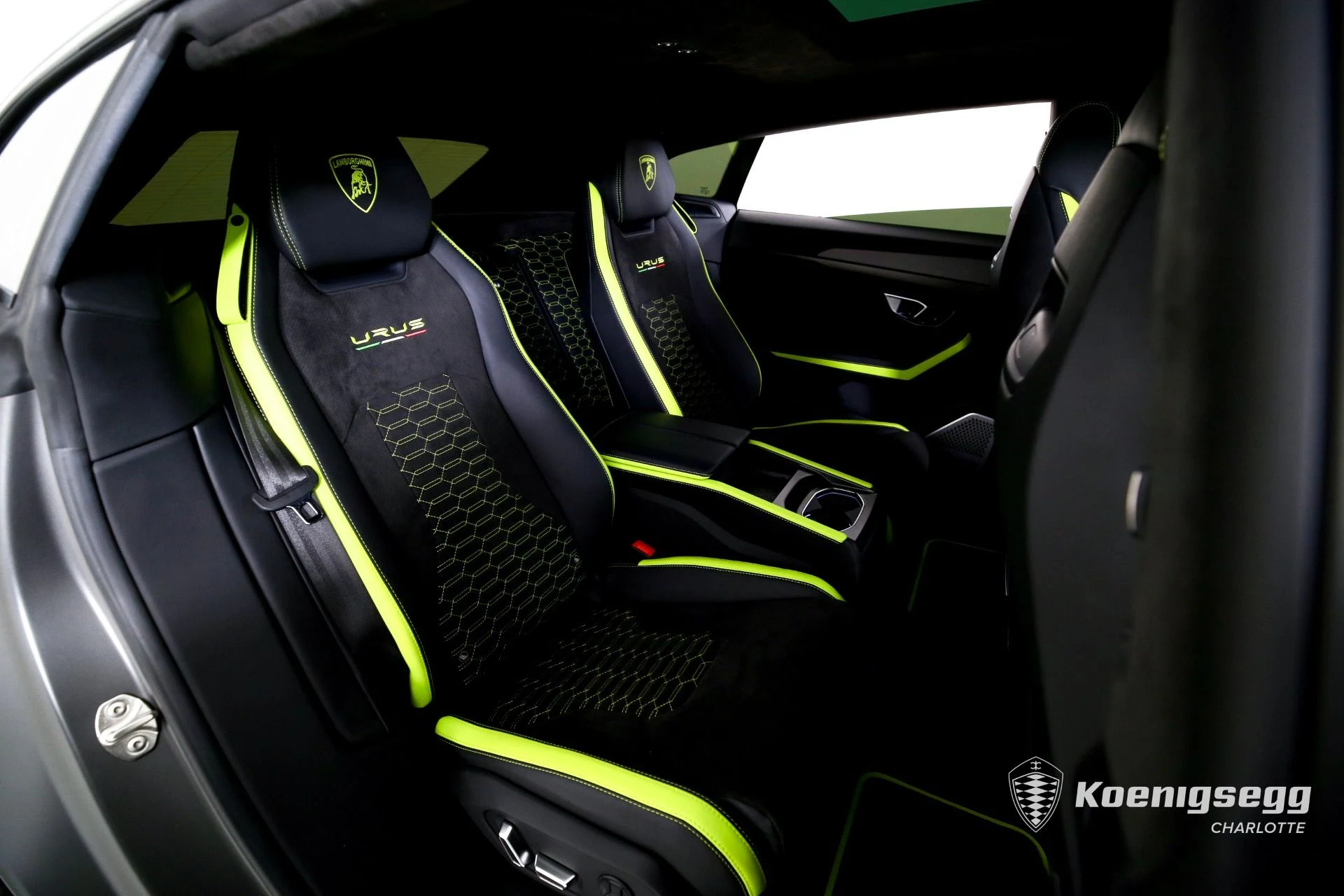 mph024_913832097_Used_2022_Lamborghini_Urus_GRAPHITE_CAPSULE_1761055774_c71d3e718e