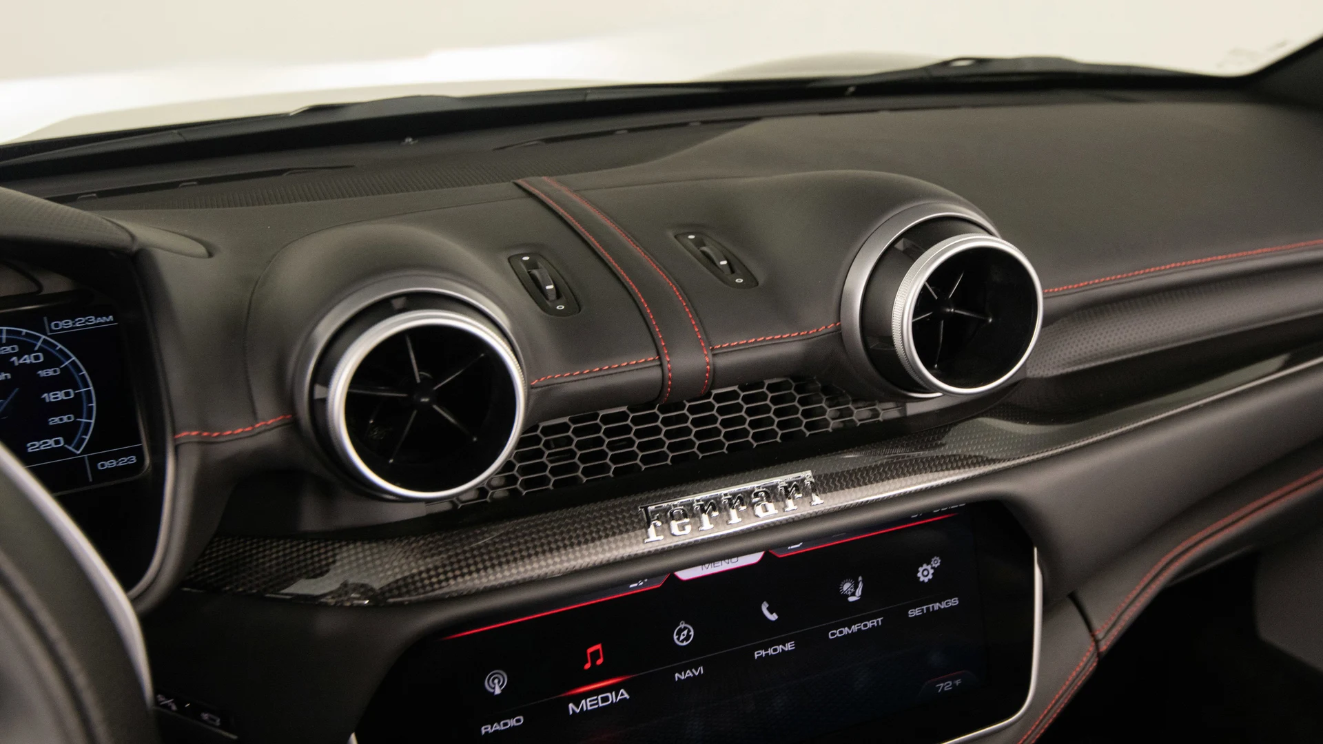 mph024_926173080_de2df10876b440cda0ae5b08fea7d9f9_939987a19d