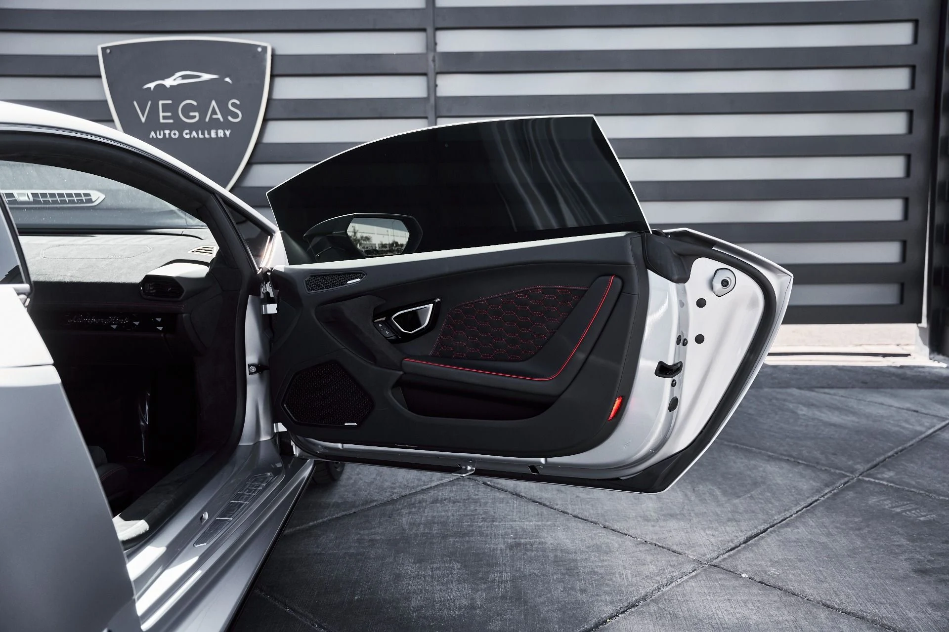 mph024_928883167_Used_2023_Lamborghini_Huracan_Tecnica_Base_1777013692_ef804e74d8