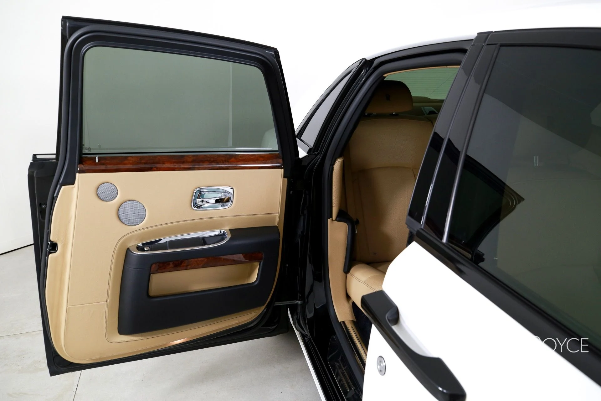mph024_929425944_Used_2014_Rolls_Royce_Ghost_1757714696_09a98d9bdf