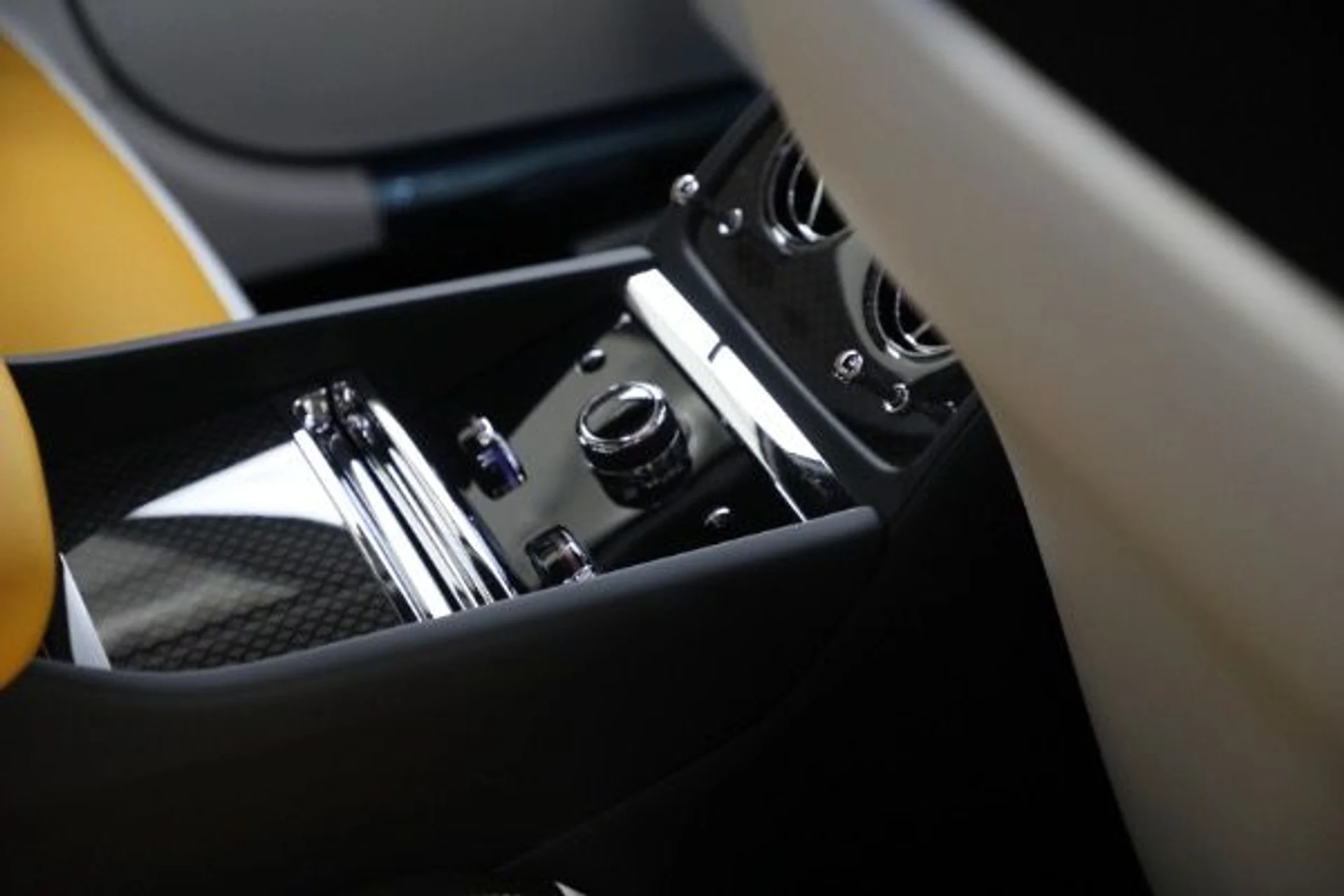 mph024_929674767_New_2025_Rolls_Royce_Black_Badge_Spectre_6babeb0eee