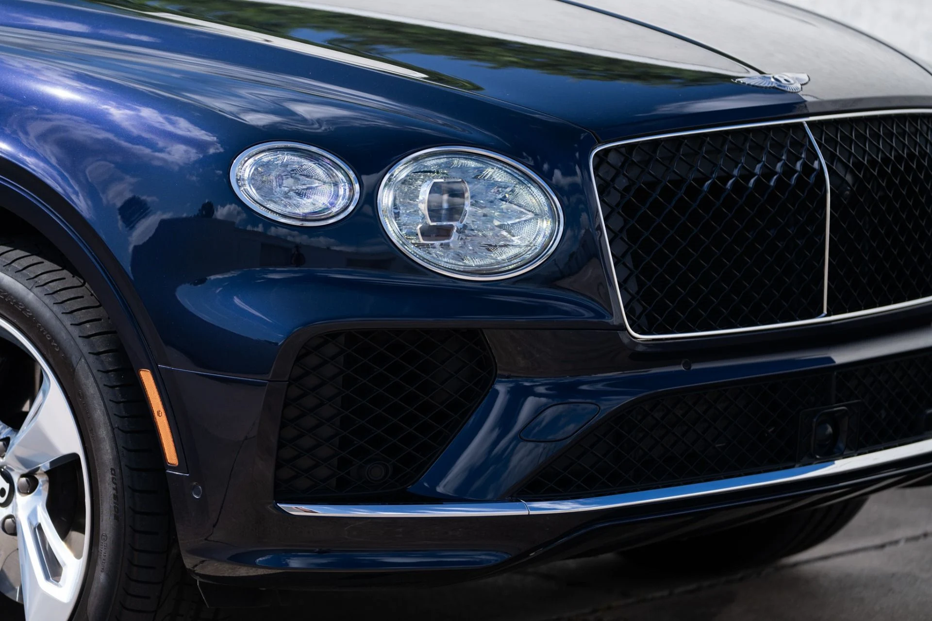 mph024_932823696_Used_2024_Bentley_Bentayga_V8_1761672305_fd23b94296