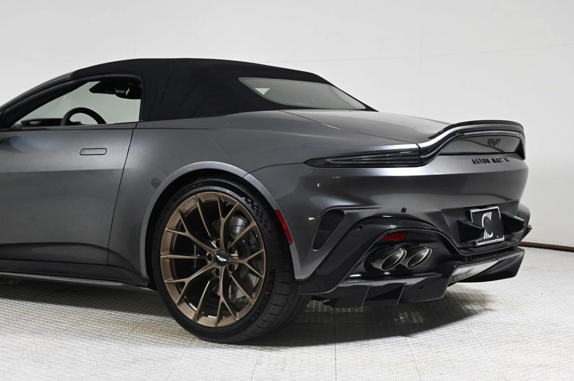 mph024_935095731_used_2026_aston_martin_vantage_s_11350_22984159_24_1024_78f66be329