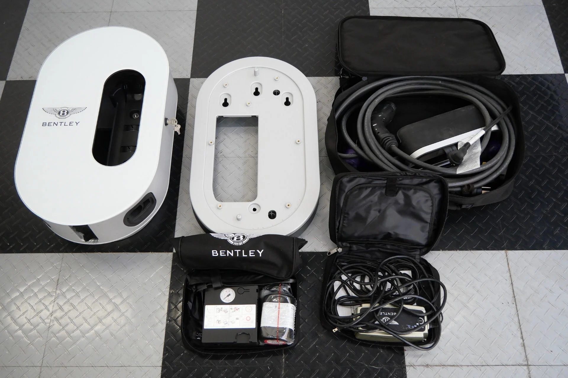 mph024_936375066_Used_2022_Bentley_Flying_Spur_Hybrid_Odyssean_Edition_266_K_MSRP_Sustainable_Interior_Trim_1770409393_064e688c14