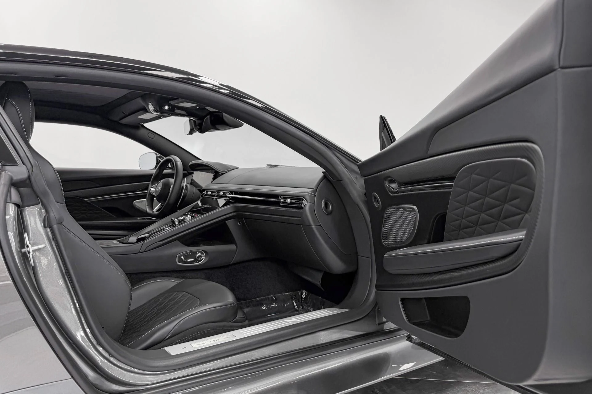 mph024_94085703_Used_2024_Aston_Martin_DB_12_V8_Inspire_Sport_Interior_671_Horsepower_Low_M_Iles_1784830647_817917c738