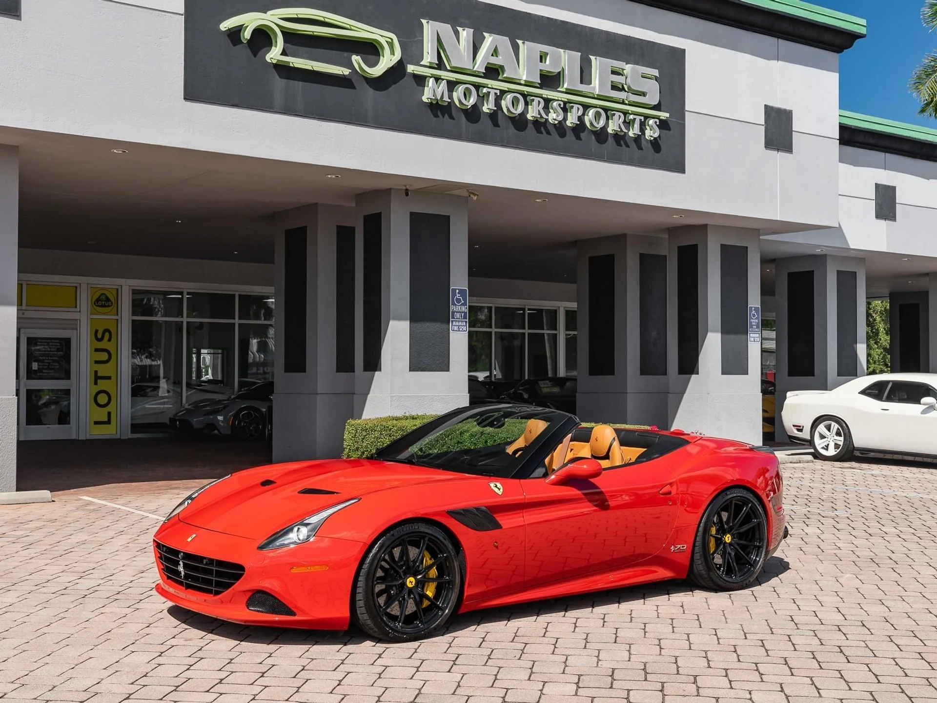 mph024_968678327_Used_2015_Ferrari_California_T_1761253545_1618be2bae