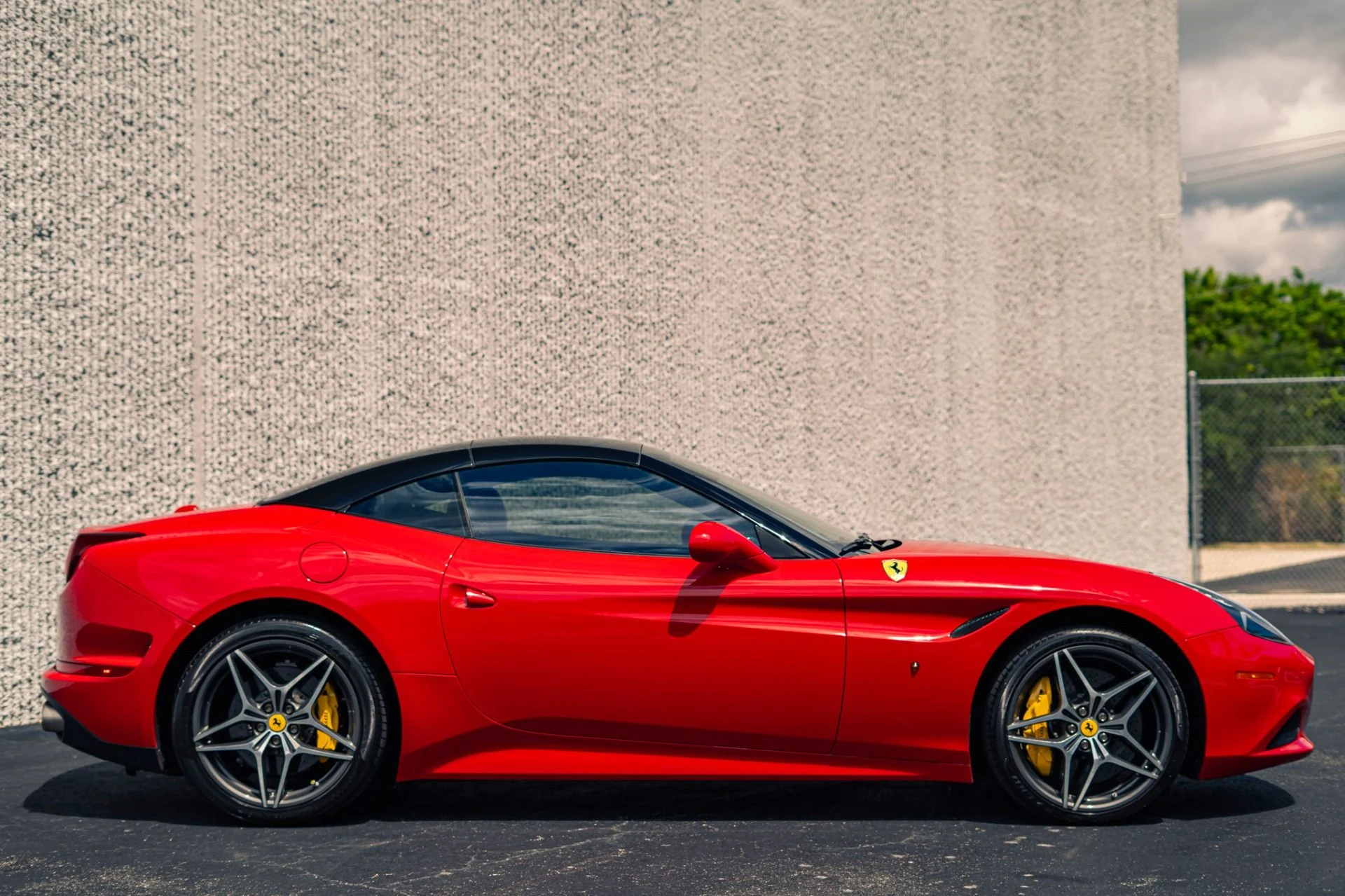 mph024_974058130_Used_2016_Ferrari_California_T_1777481400_6874a47b75