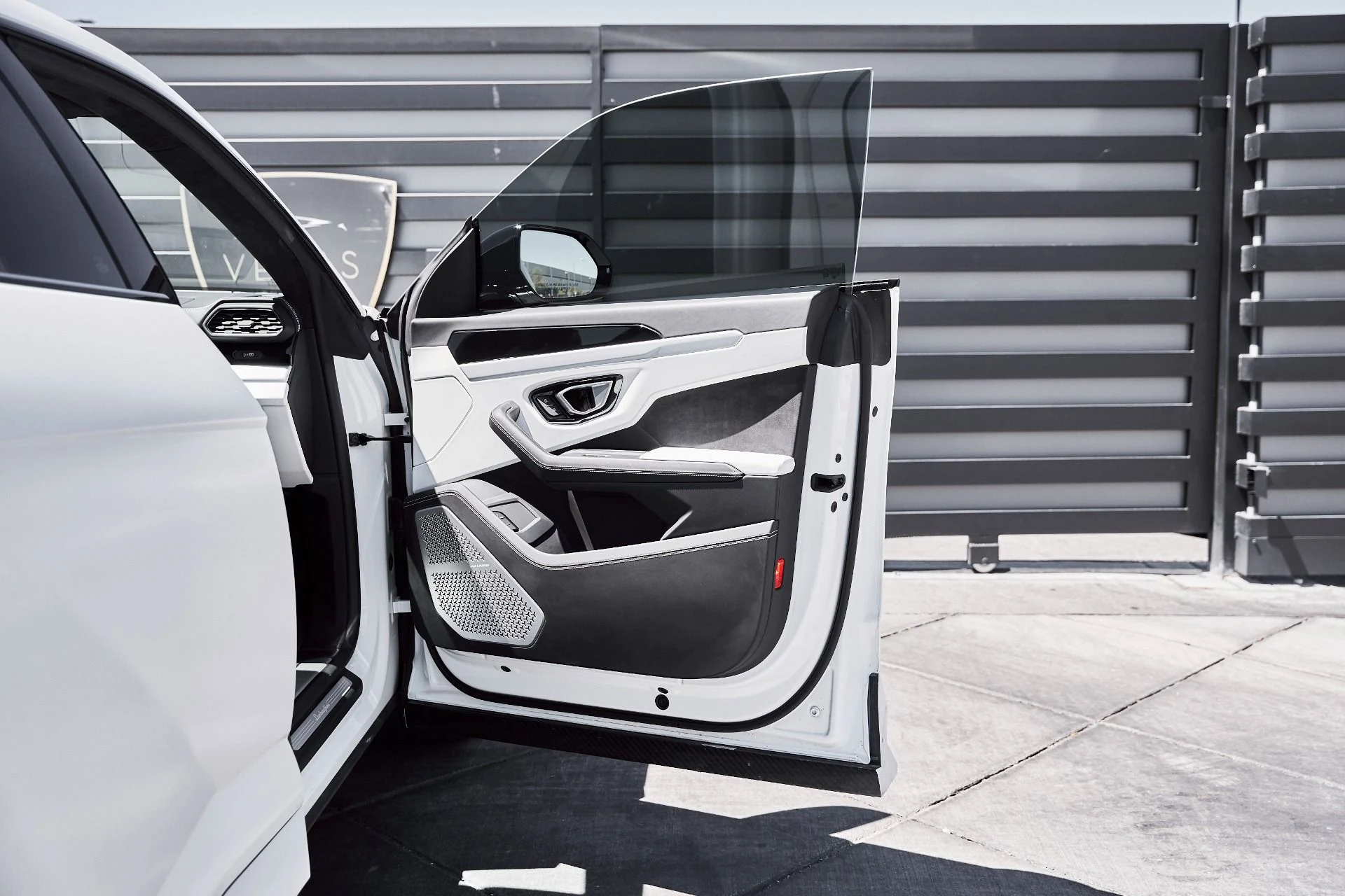 mph024_975918547_Used_2019_Lamborghini_Urus_Base_1776301830_8578f3cabf