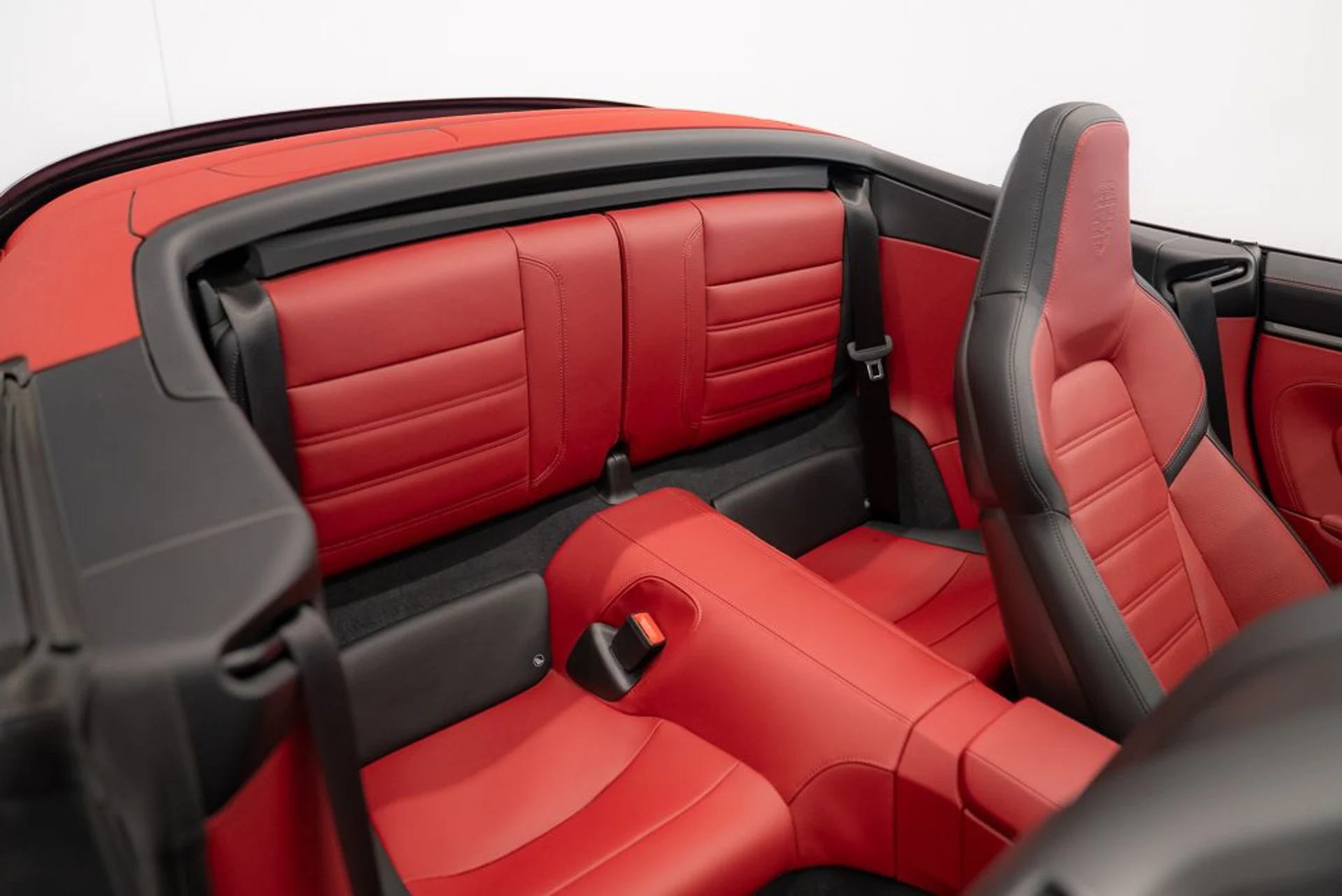 mph024_977002532_porsche_911_2025_jpg_v_1776180195_9b53bb1cc8