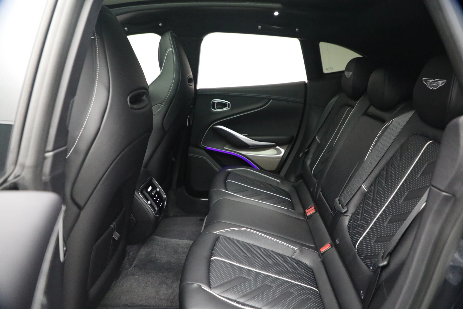 mph024_977215061_New_2026_Aston_Martin_DBX_S_1767984157_be5cc19632