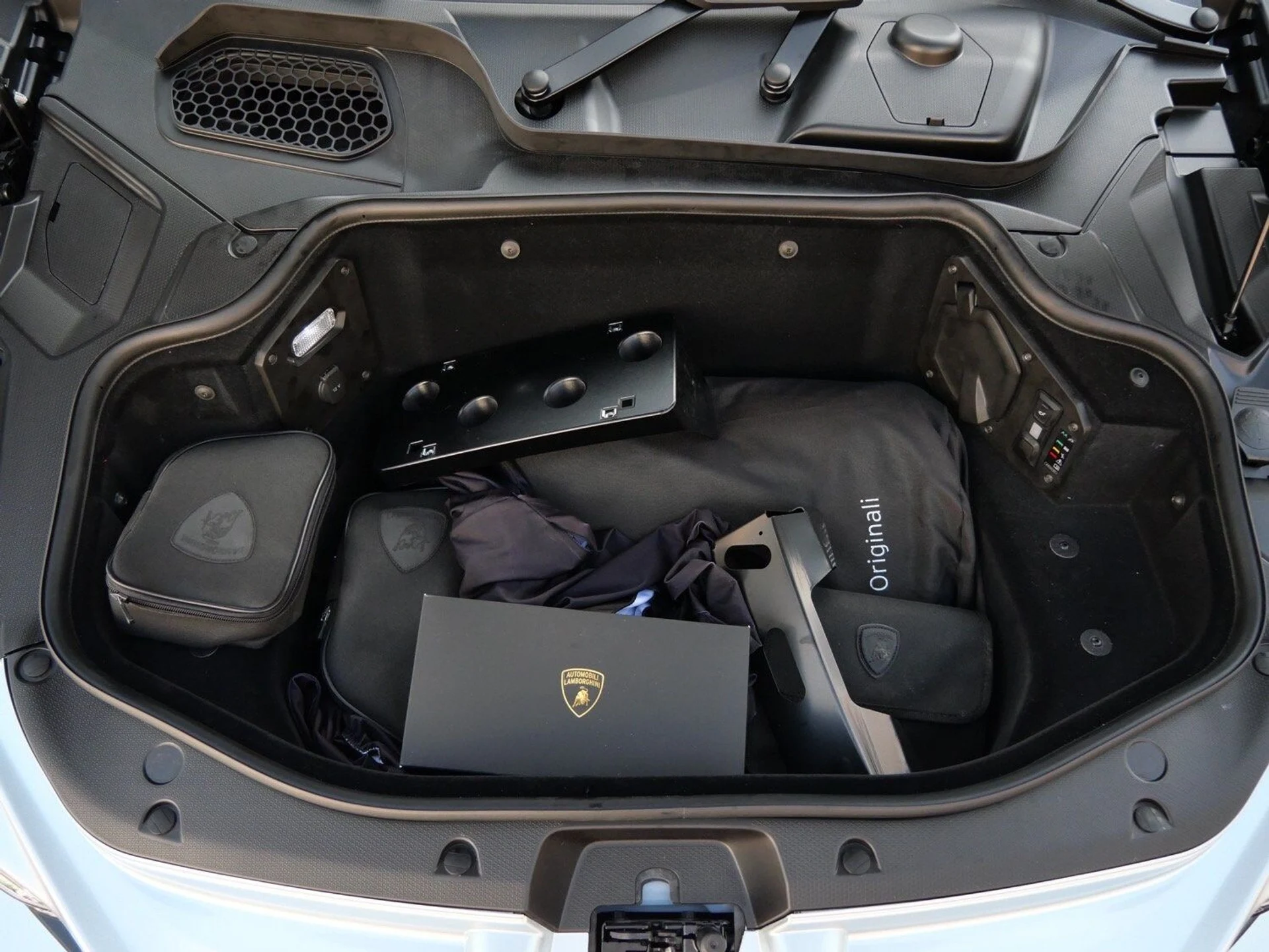 mph024_97785882_052ad2a6dc64071106f9d47021603460x_b8d6a52872