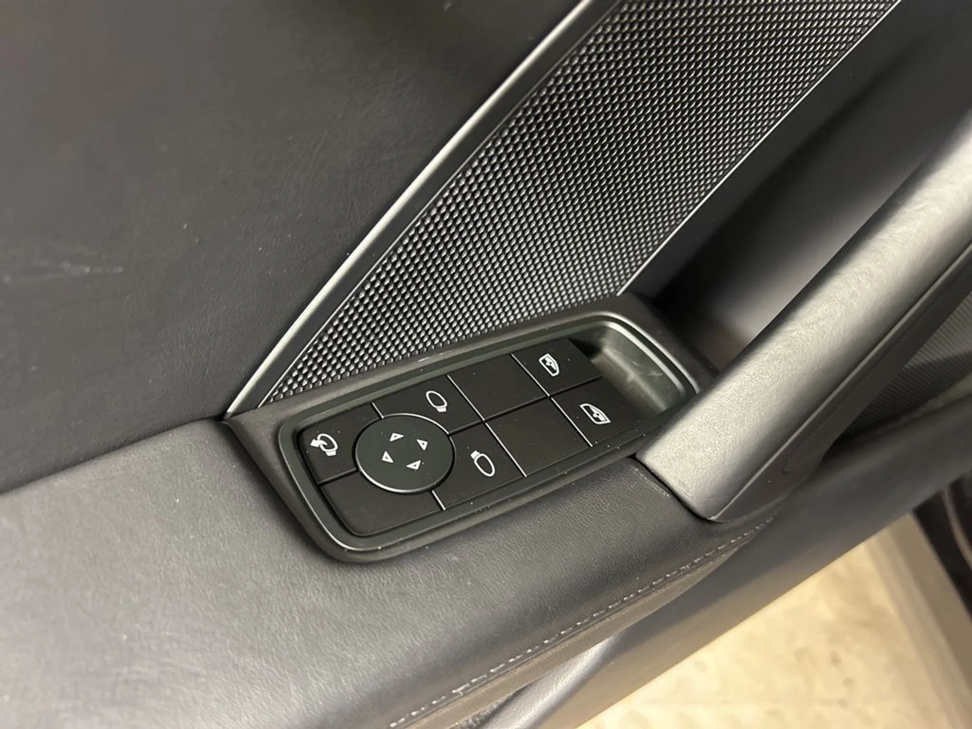 mph024_980436907_aefbbcb1d8b38de75a14b5d895496149_786e45d200