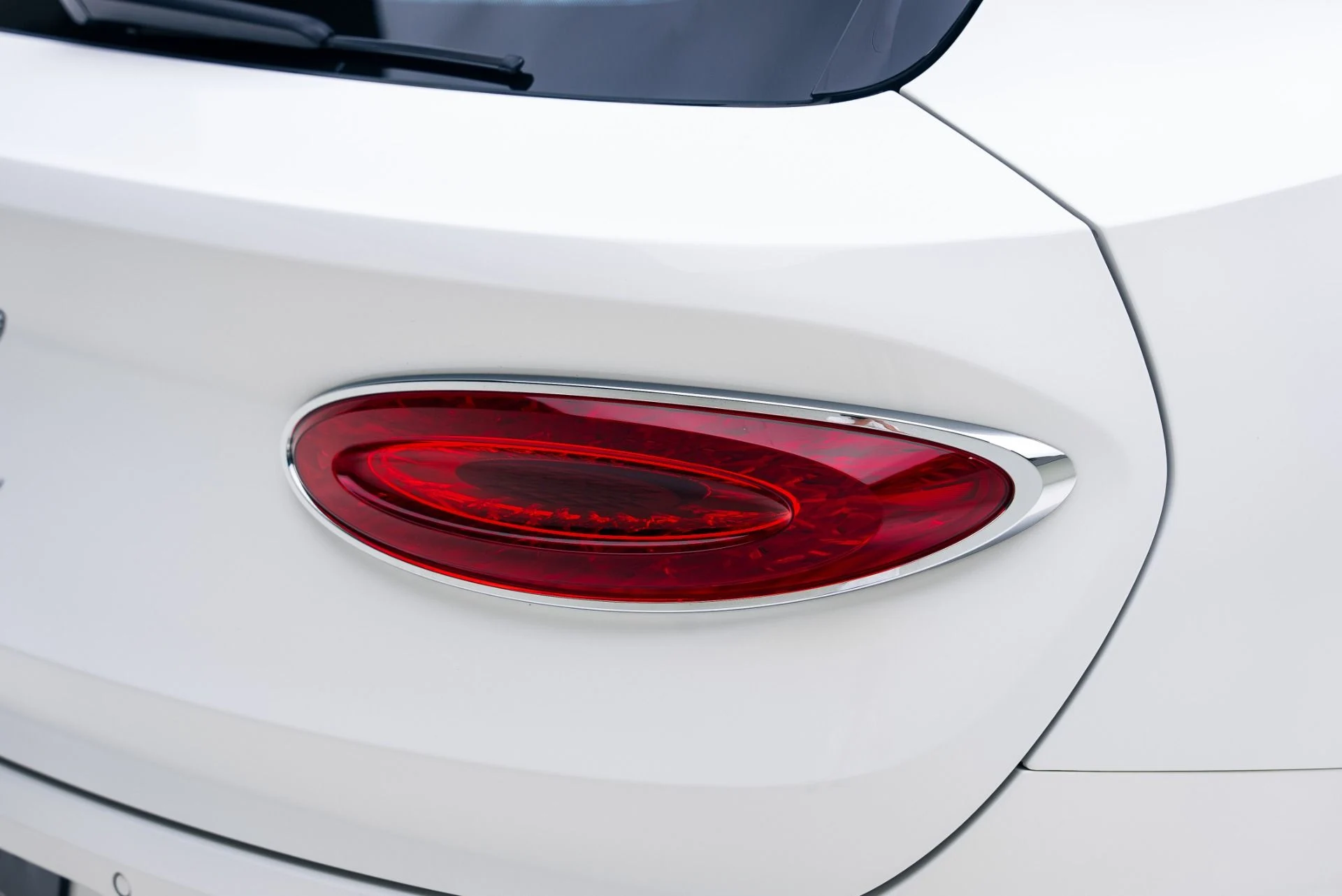 mph024_98345773_Used_2024_Bentley_Bentayga_V8_1765307017_6e903df051