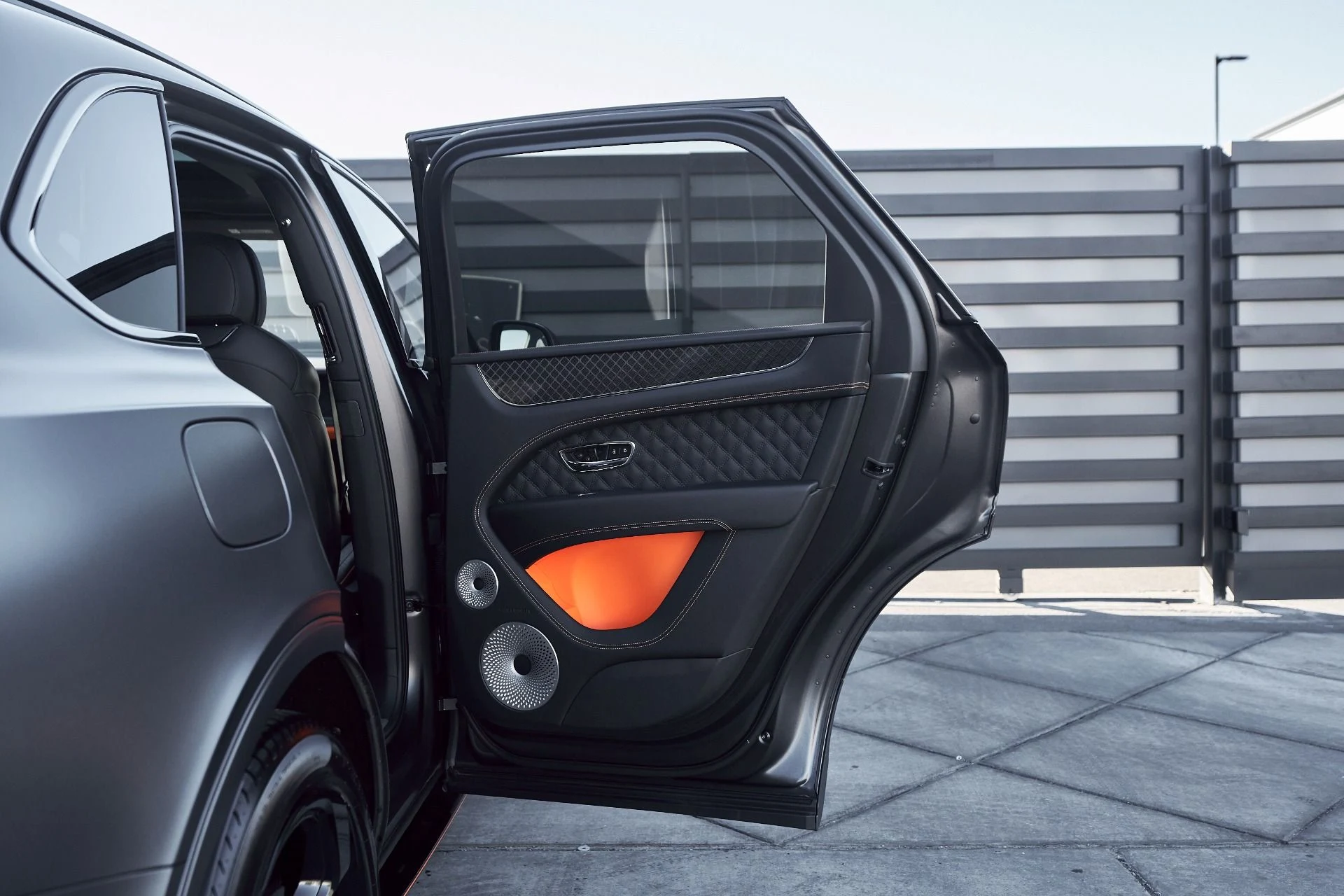 mph024_984050502_Used_2025_Bentley_Bentayga_S_Black_Edition_1764904171_c8fd5768e0