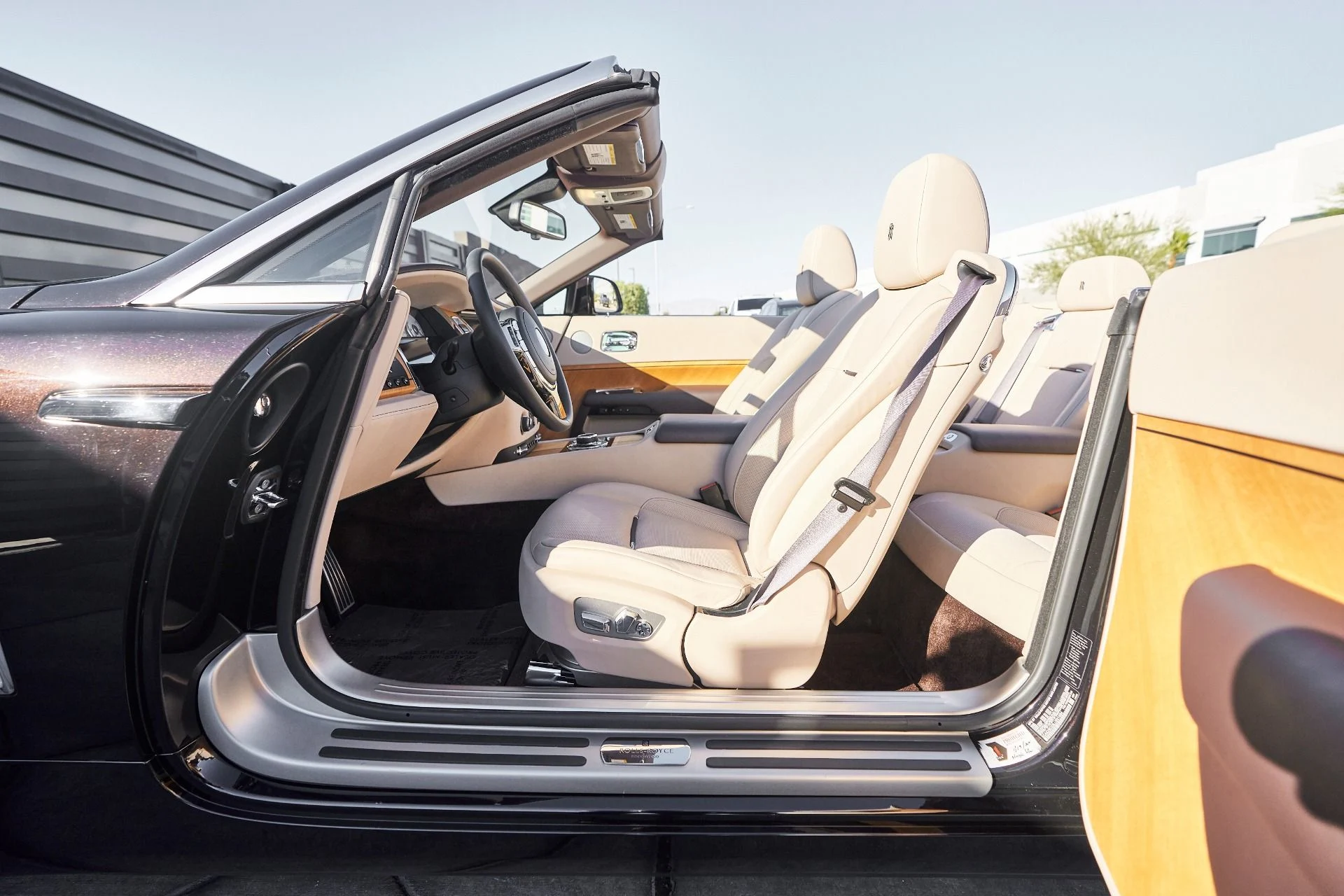 mph024_991679487_Used_2020_Rolls_Royce_Dawn_Base_1762645803_219d4e3425